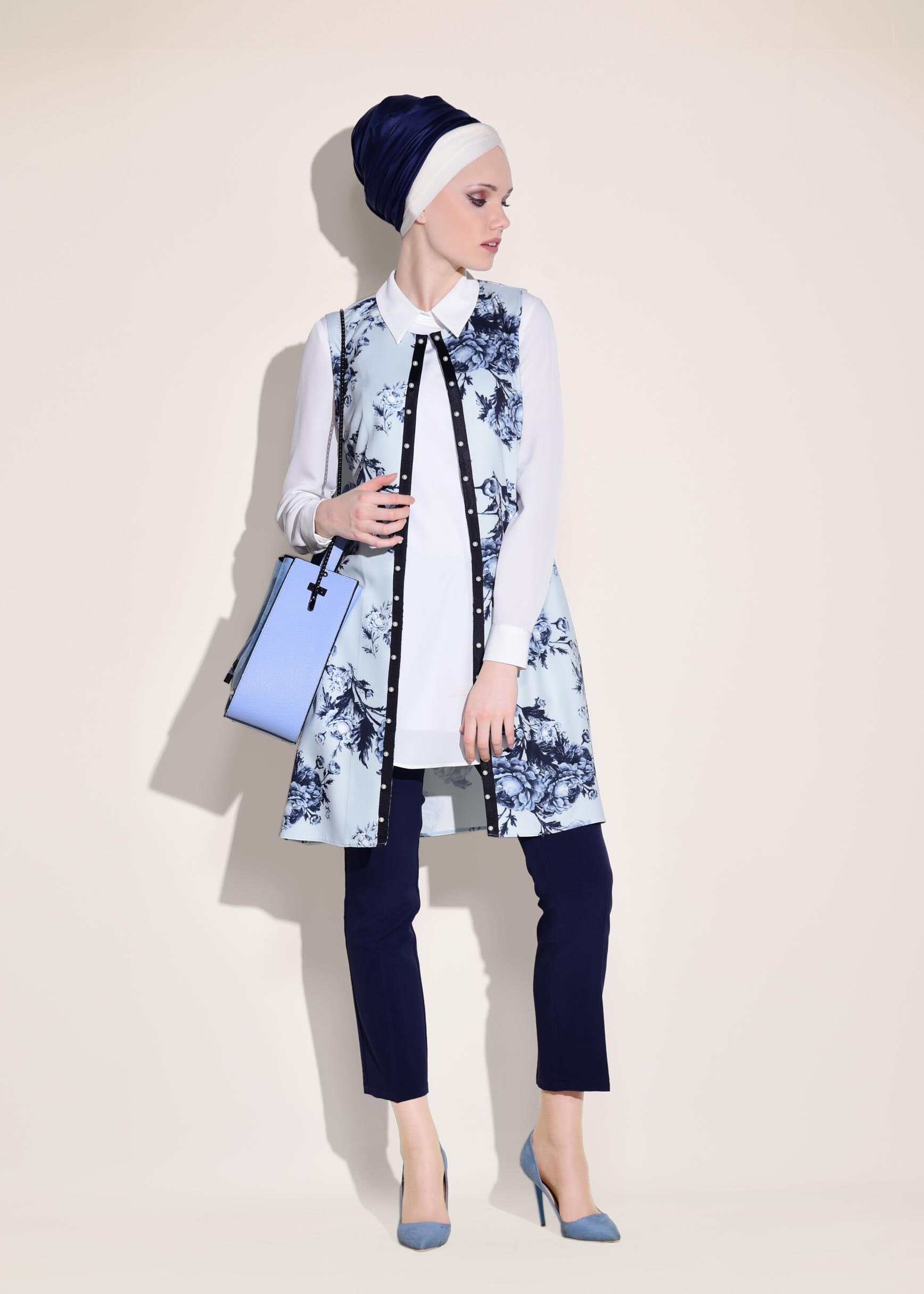 Tesettür giyim MAVİ ÇİÇEK DESENLİ İNCİLİ YELEK 4140