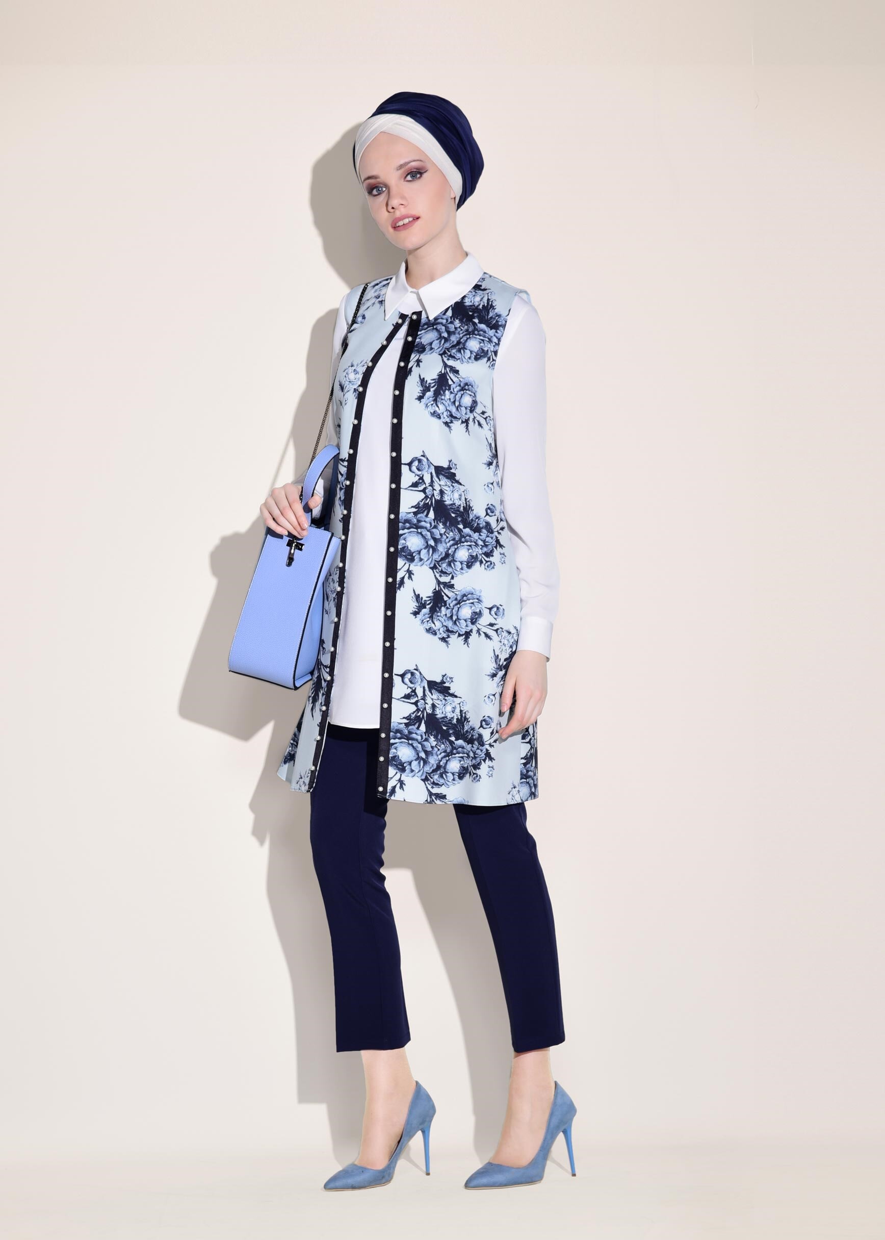 Tesettür giyim MAVİ ÇİÇEK DESENLİ İNCİLİ YELEK 4140