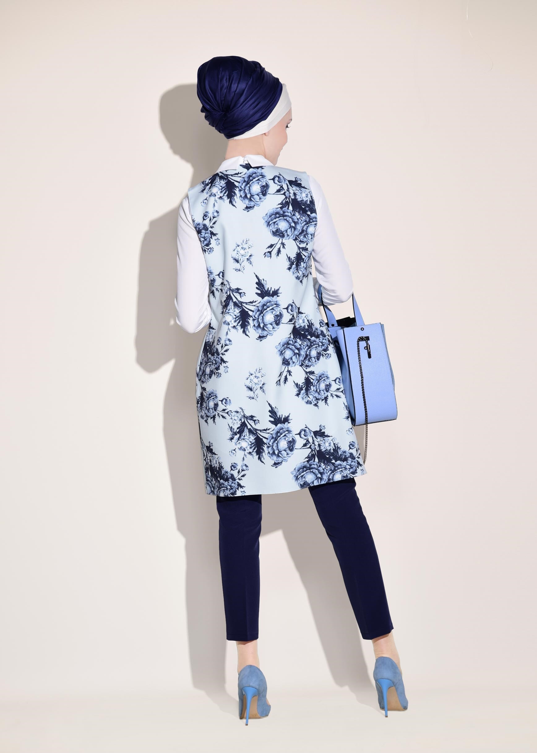 Tesettür giyim MAVİ ÇİÇEK DESENLİ İNCİLİ YELEK 4140