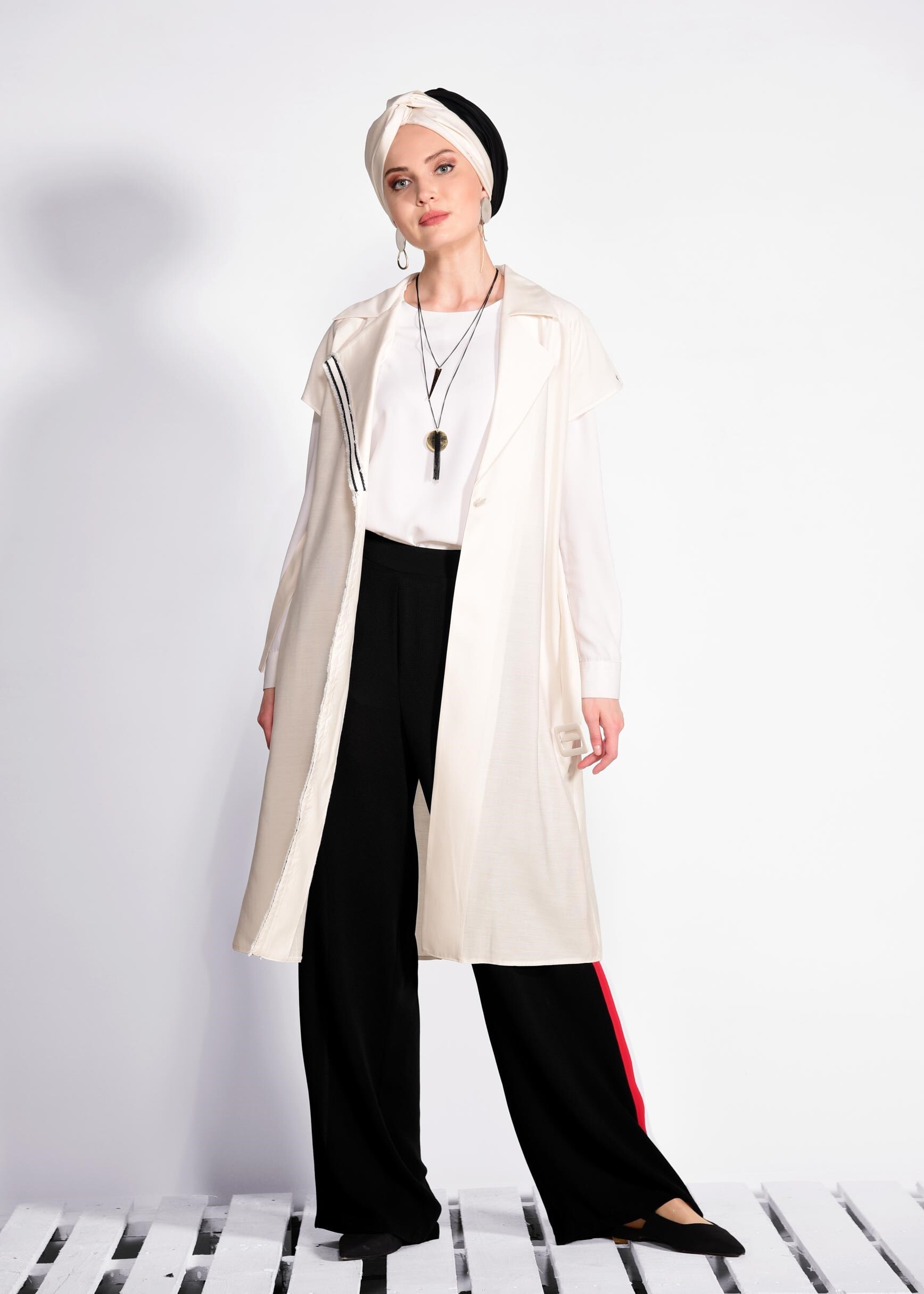 Tesettür giyim EKRU ŞERİT DETAYLI KEMERLİ YELEK 4163