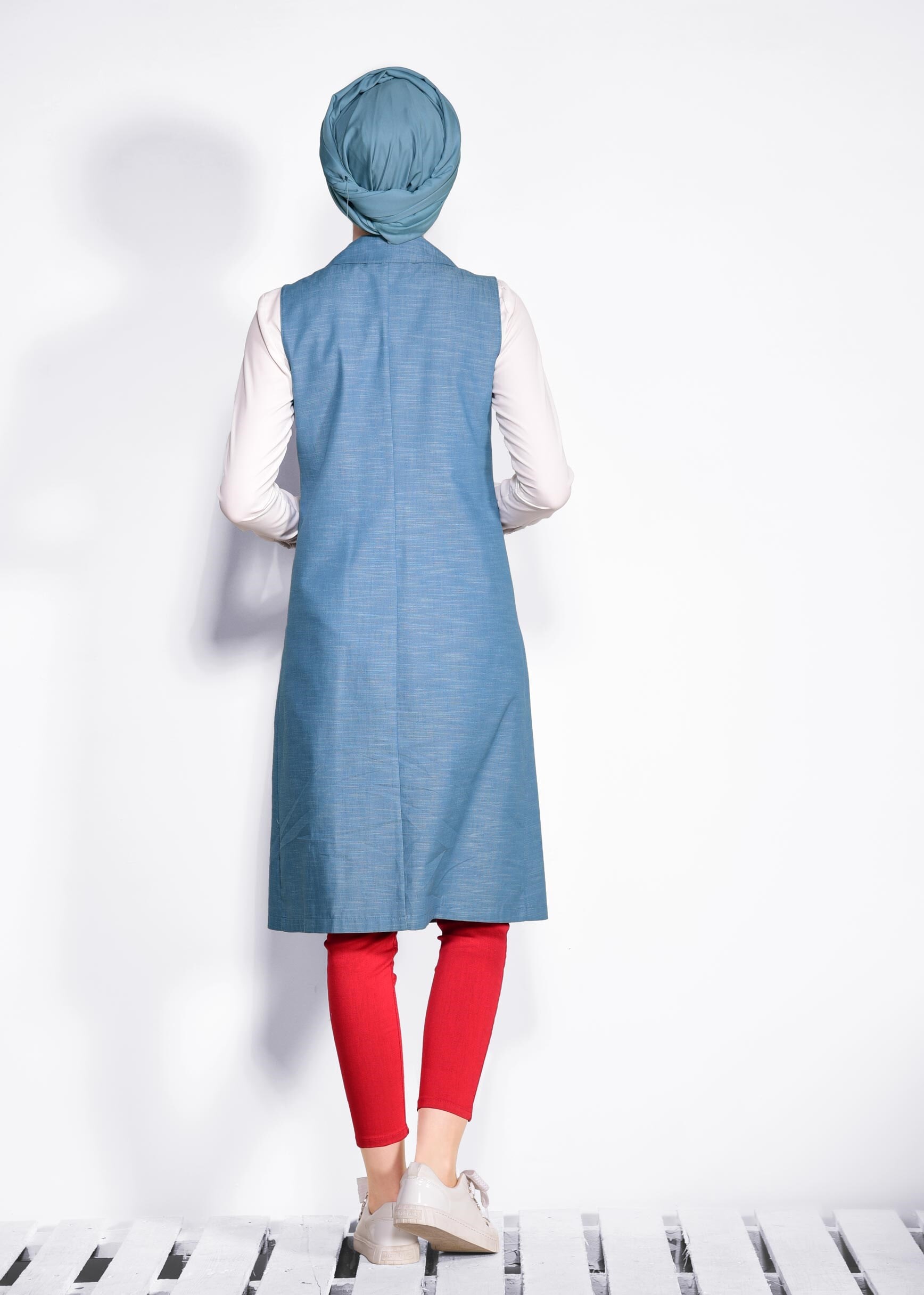 Tesettür giyim MAVİ NAKIŞ DETAYLI YELEK 4196