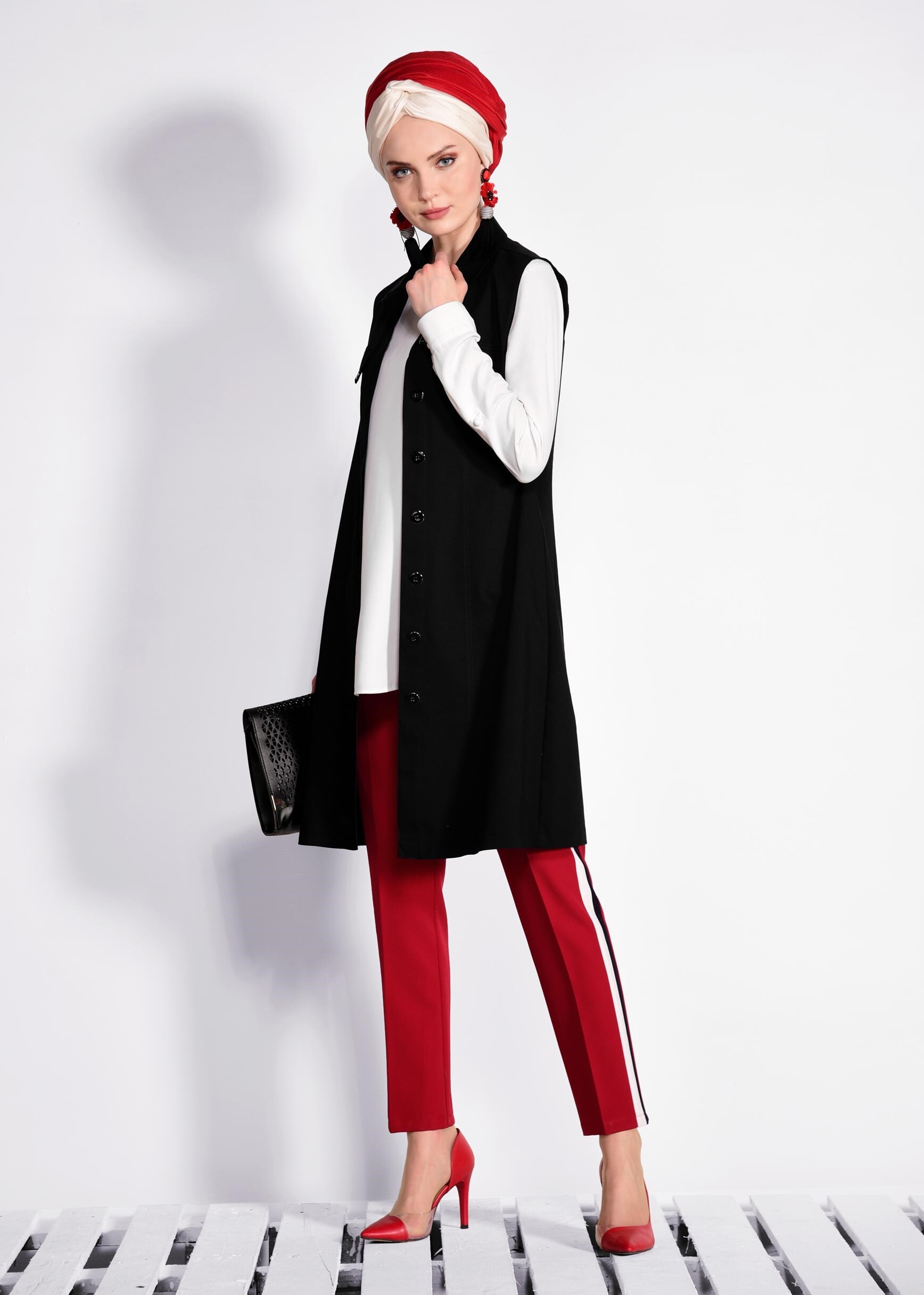 Tesettür giyim SİYAH ÖNDEN DÜĞMELİ CEP DETAYLI DENİM YELEK 4248