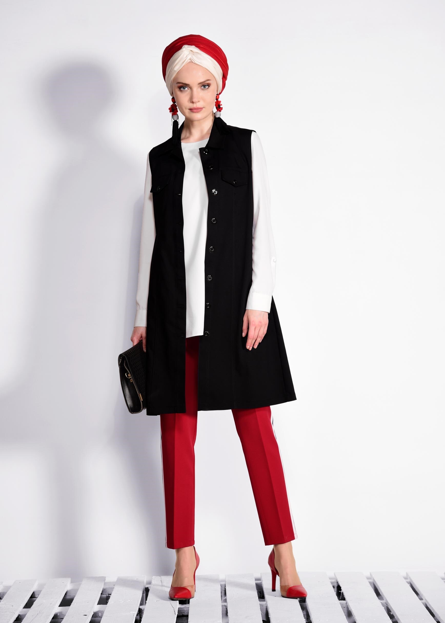 Tesettür giyim SİYAH ÖNDEN DÜĞMELİ CEP DETAYLI DENİM YELEK 4248