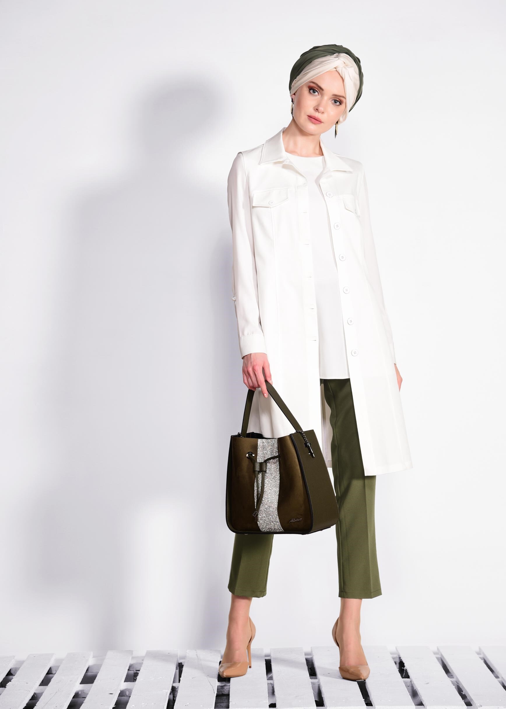 Tesettür giyim BEYAZ ÖNDEN DÜĞMELİ CEP DETAYLI DENİM YELEK 4248