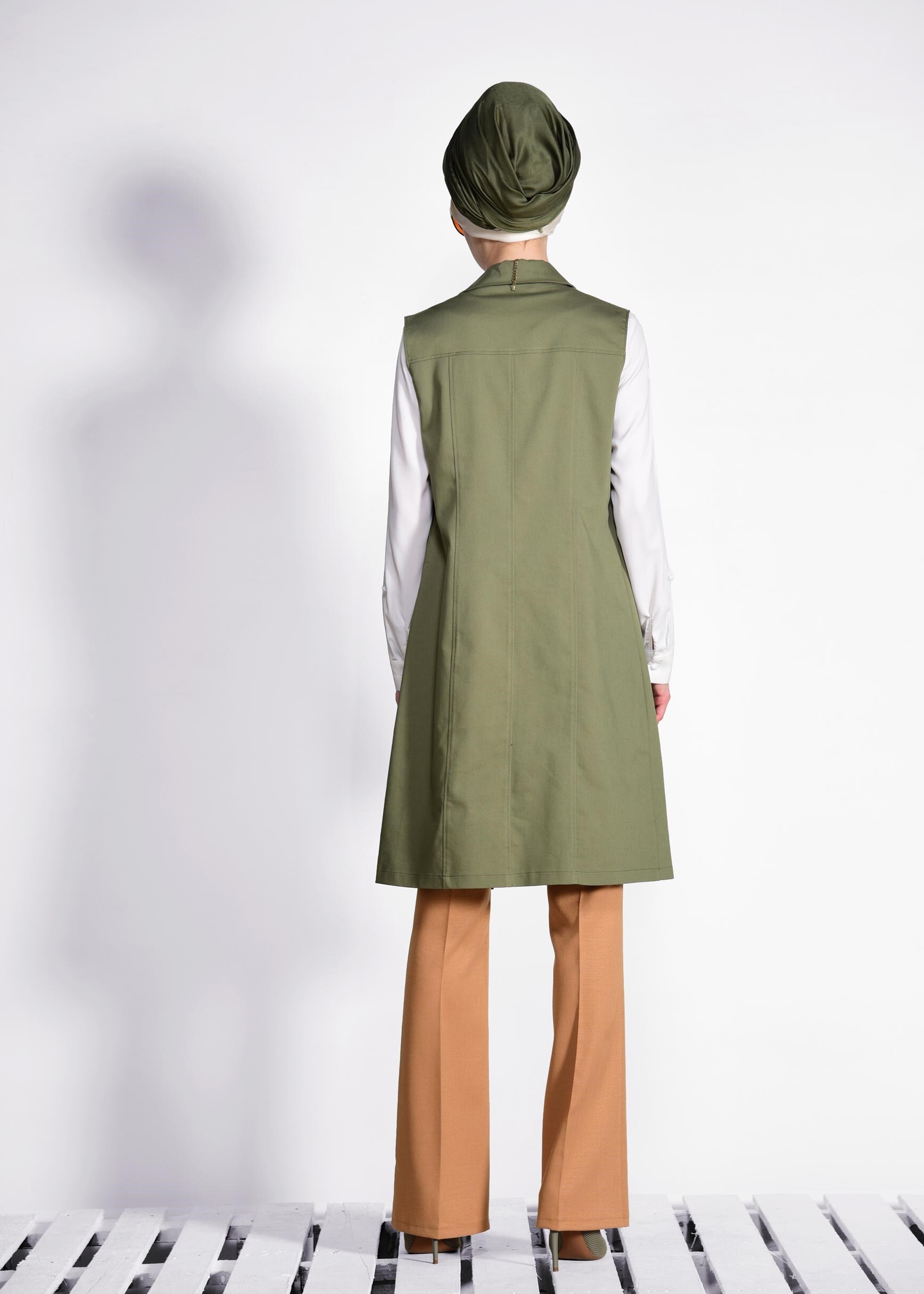 Tesettür giyim HAKİ ÖNDEN DÜĞMELİ CEP DETAYLI DENİM YELEK 4248