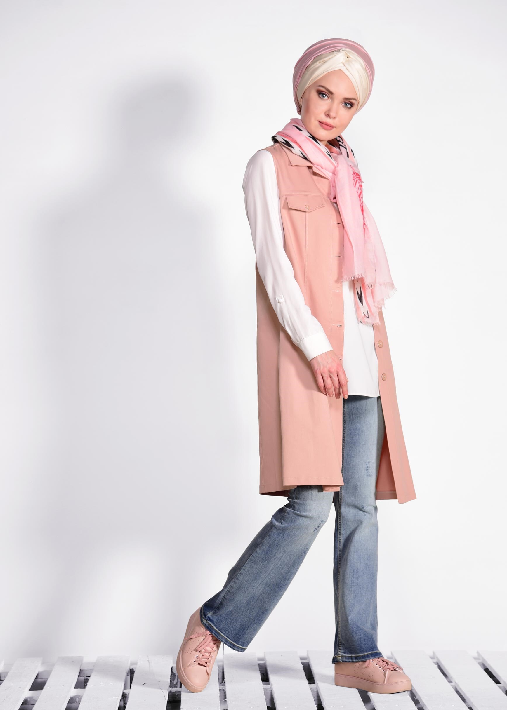 Tesettür giyim PUDRA ÖNDEN DÜĞMELİ CEP DETAYLI DENİM YELEK 4248