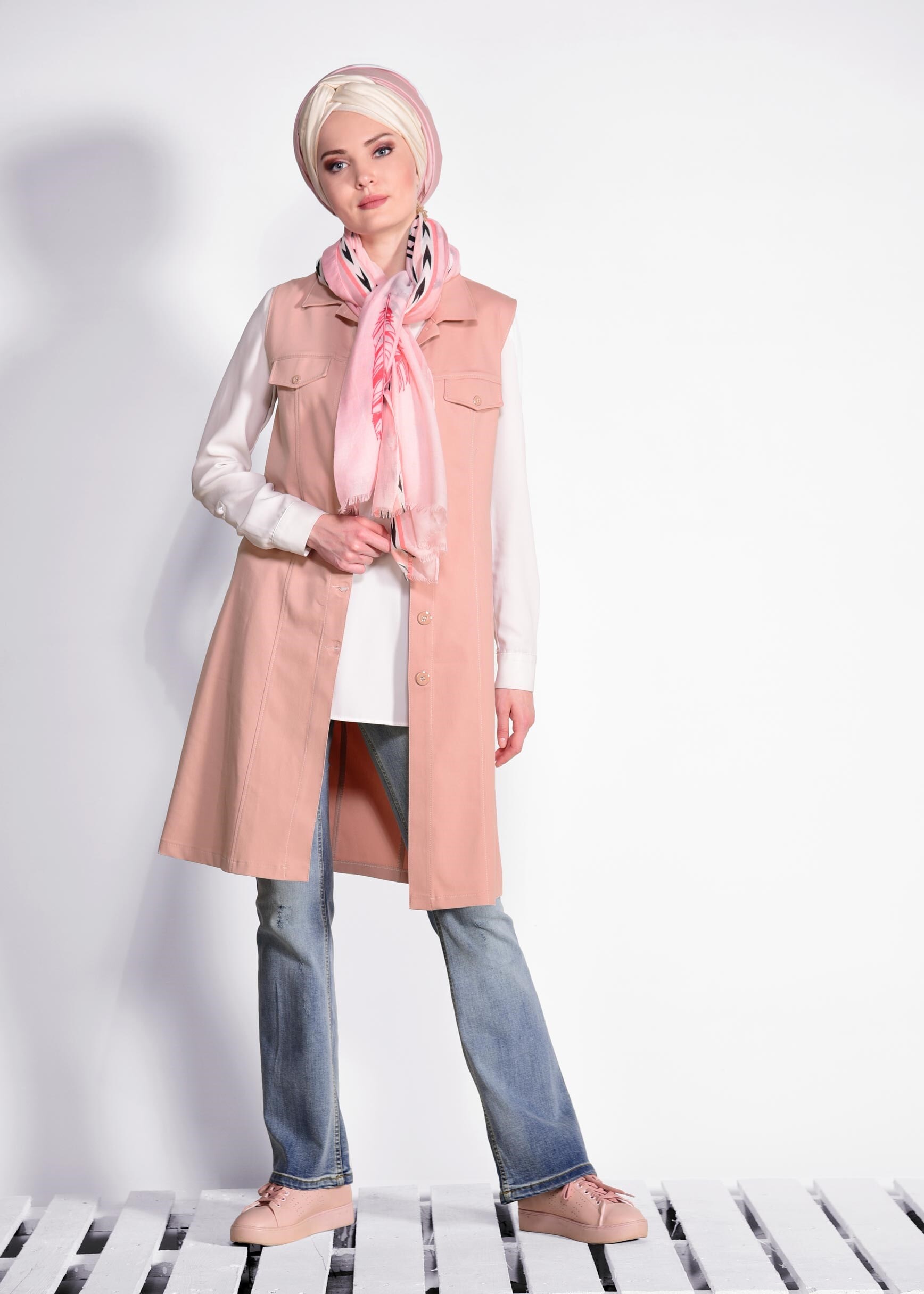 Tesettür giyim PUDRA ÖNDEN DÜĞMELİ CEP DETAYLI DENİM YELEK 4248