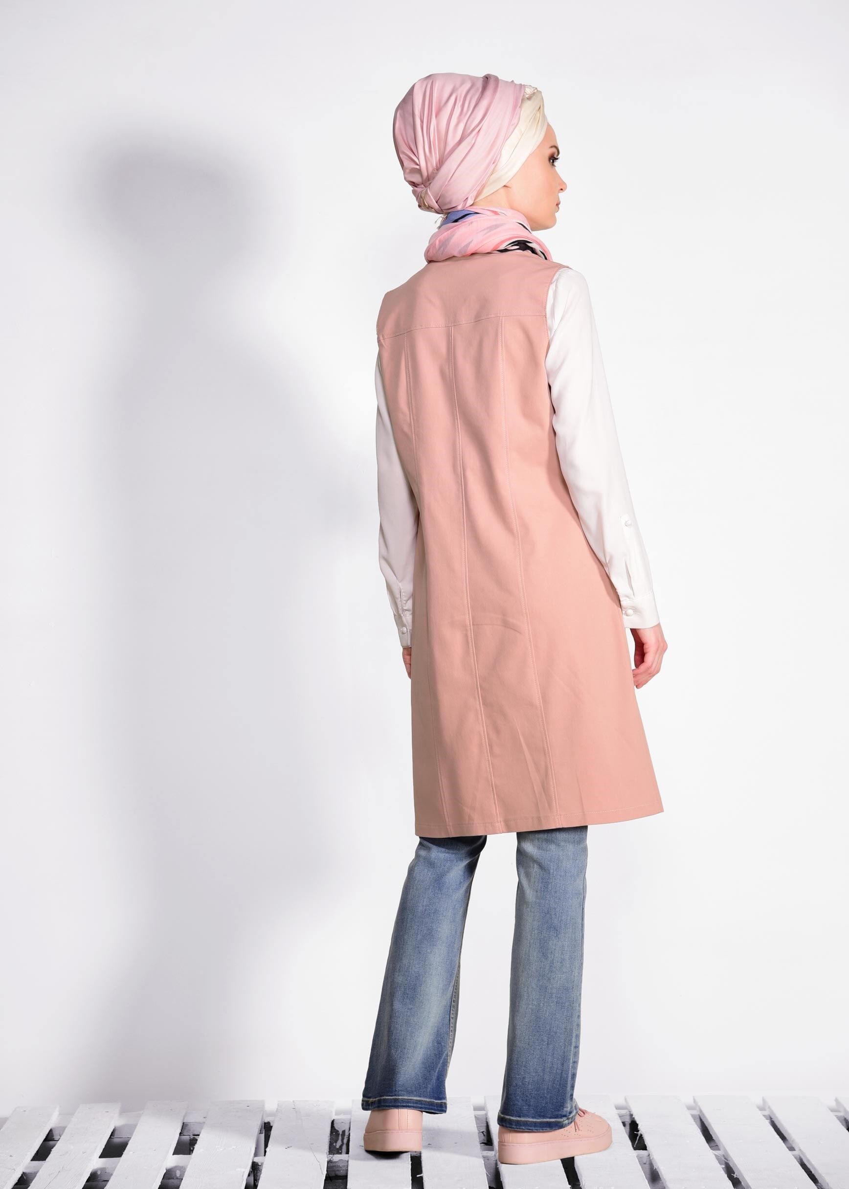 Tesettür giyim PUDRA ÖNDEN DÜĞMELİ CEP DETAYLI DENİM YELEK 4248