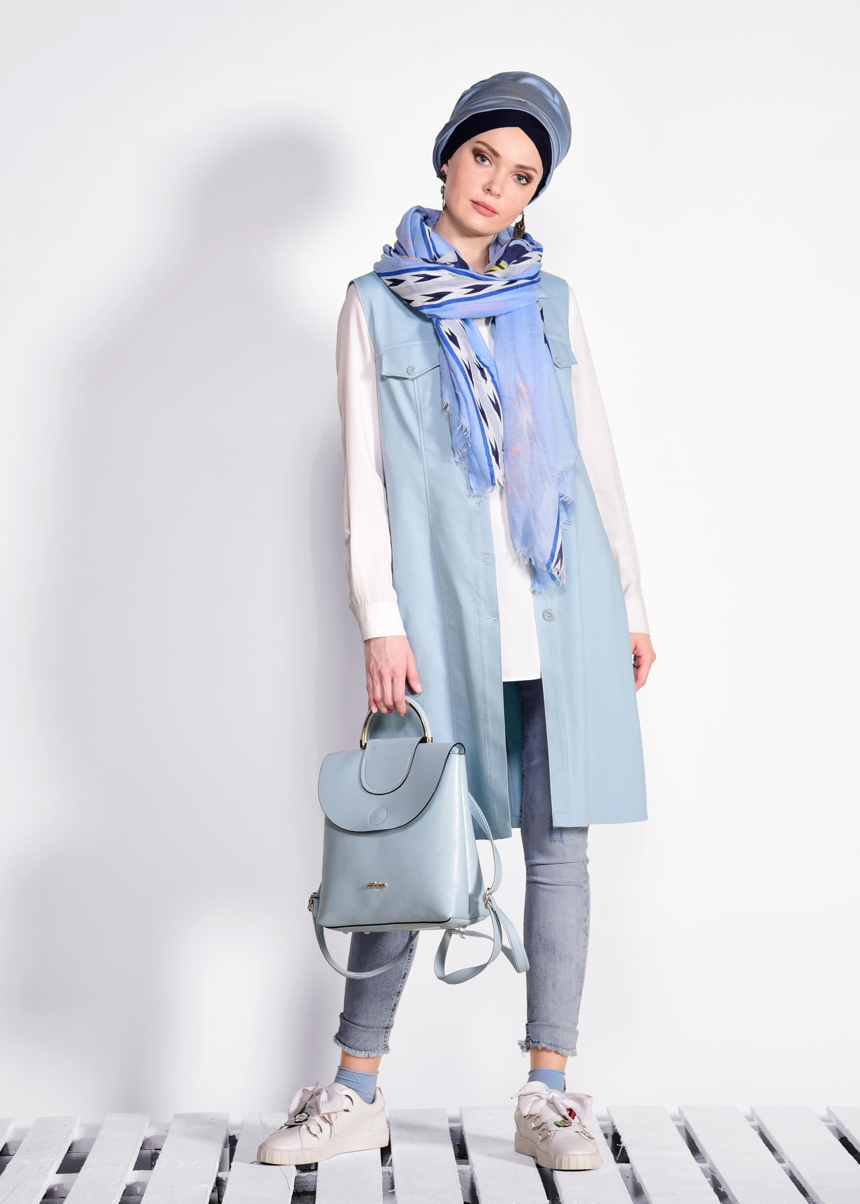 Tesettür giyim MAVİ ÖNDEN DÜĞMELİ CEP DETAYLI DENİM YELEK 4248