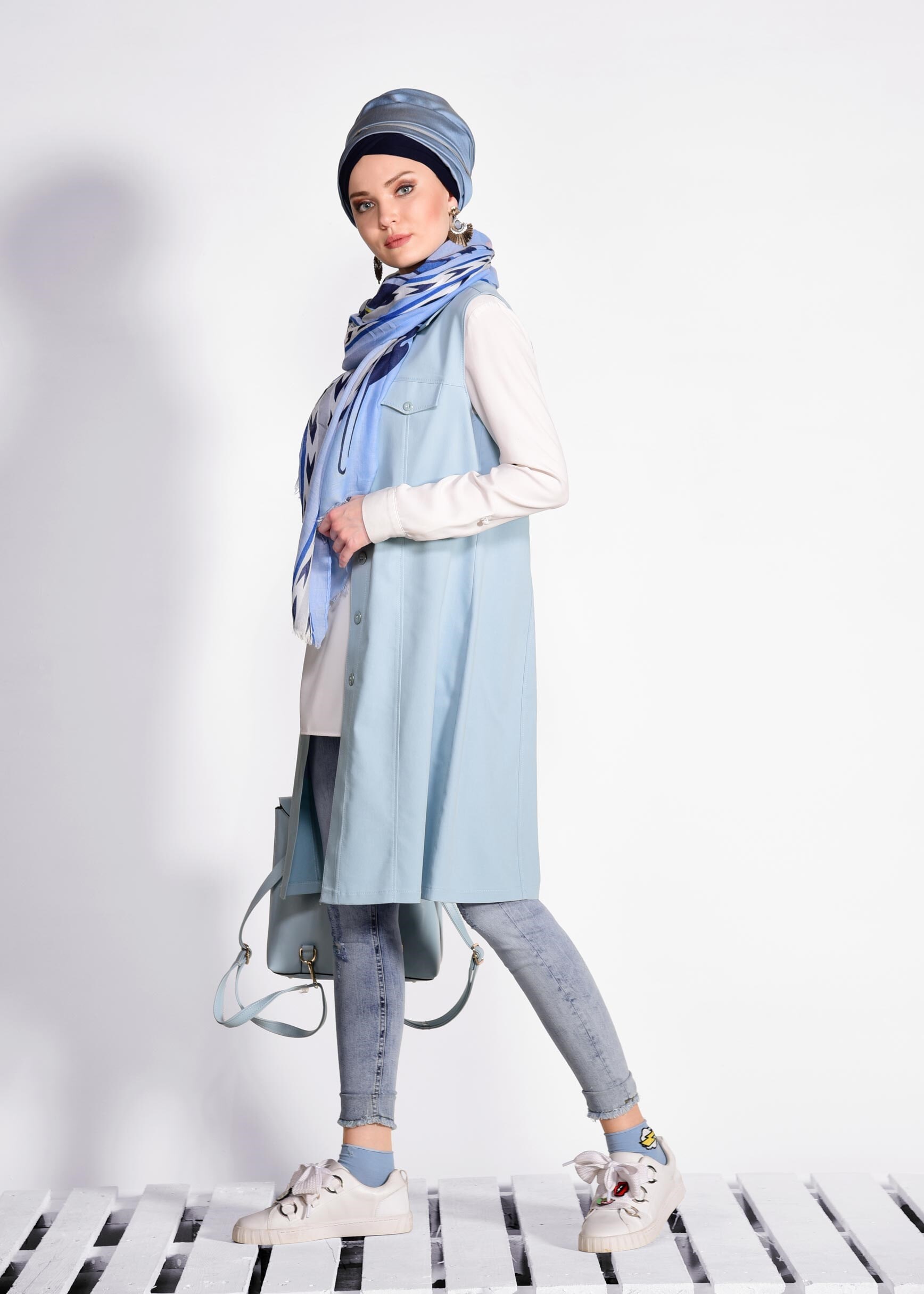 Tesettür giyim MAVİ ÖNDEN DÜĞMELİ CEP DETAYLI DENİM YELEK 4248