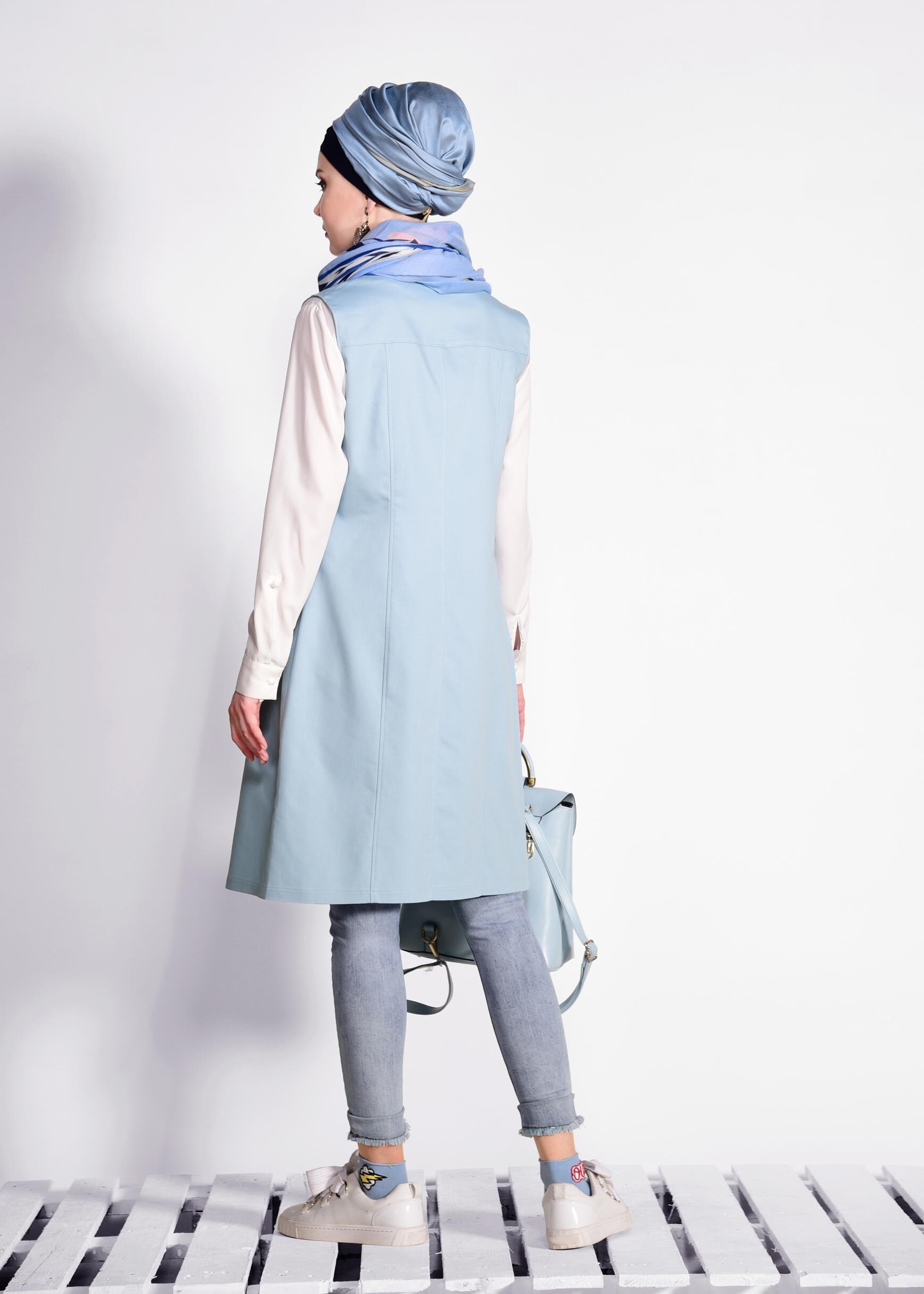 Tesettür giyim MAVİ ÖNDEN DÜĞMELİ CEP DETAYLI DENİM YELEK 4248