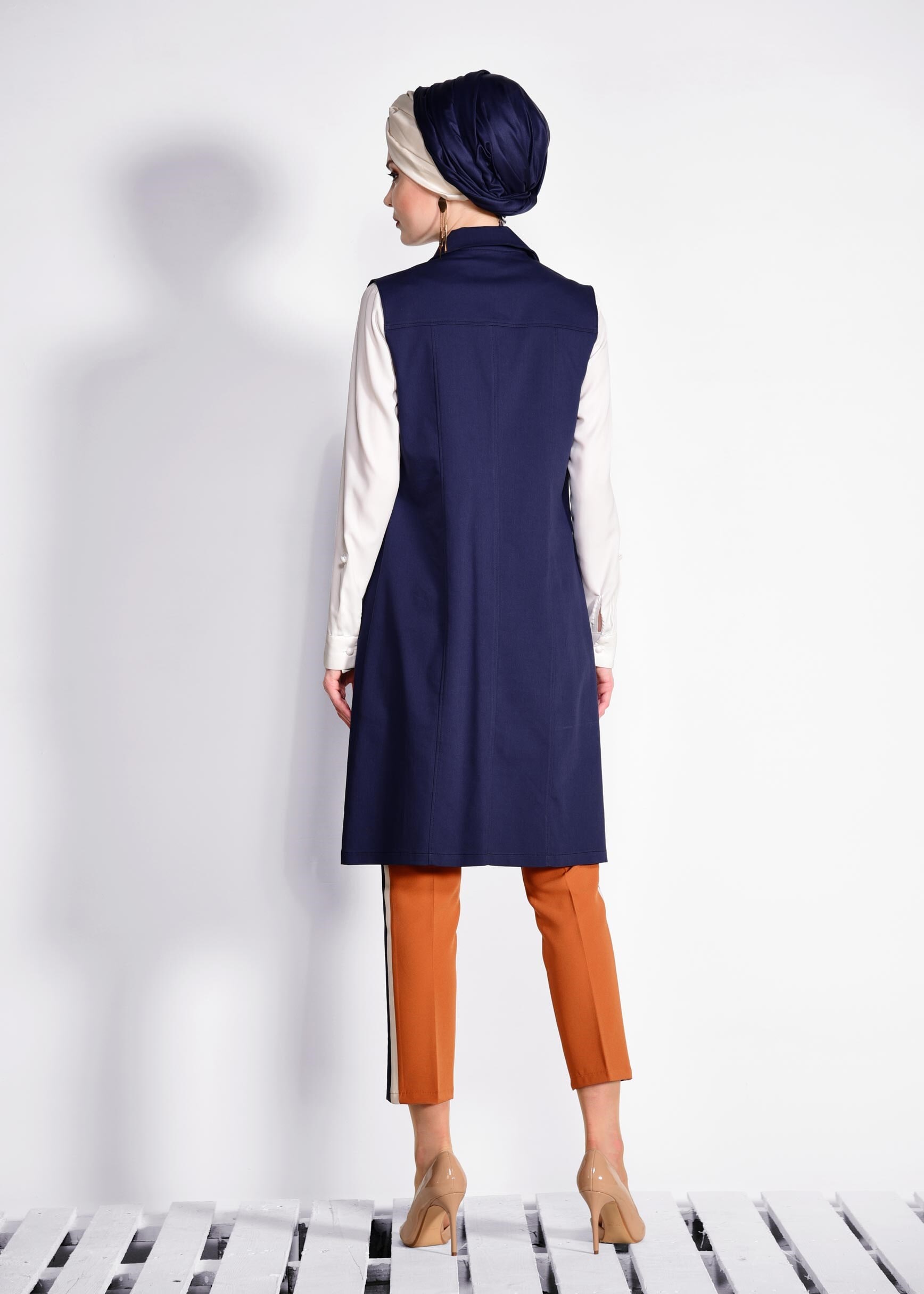 Tesettür giyim LACİVERT ÖNDEN DÜĞMELİ CEP DETAYLI DENİM YELEK 4248