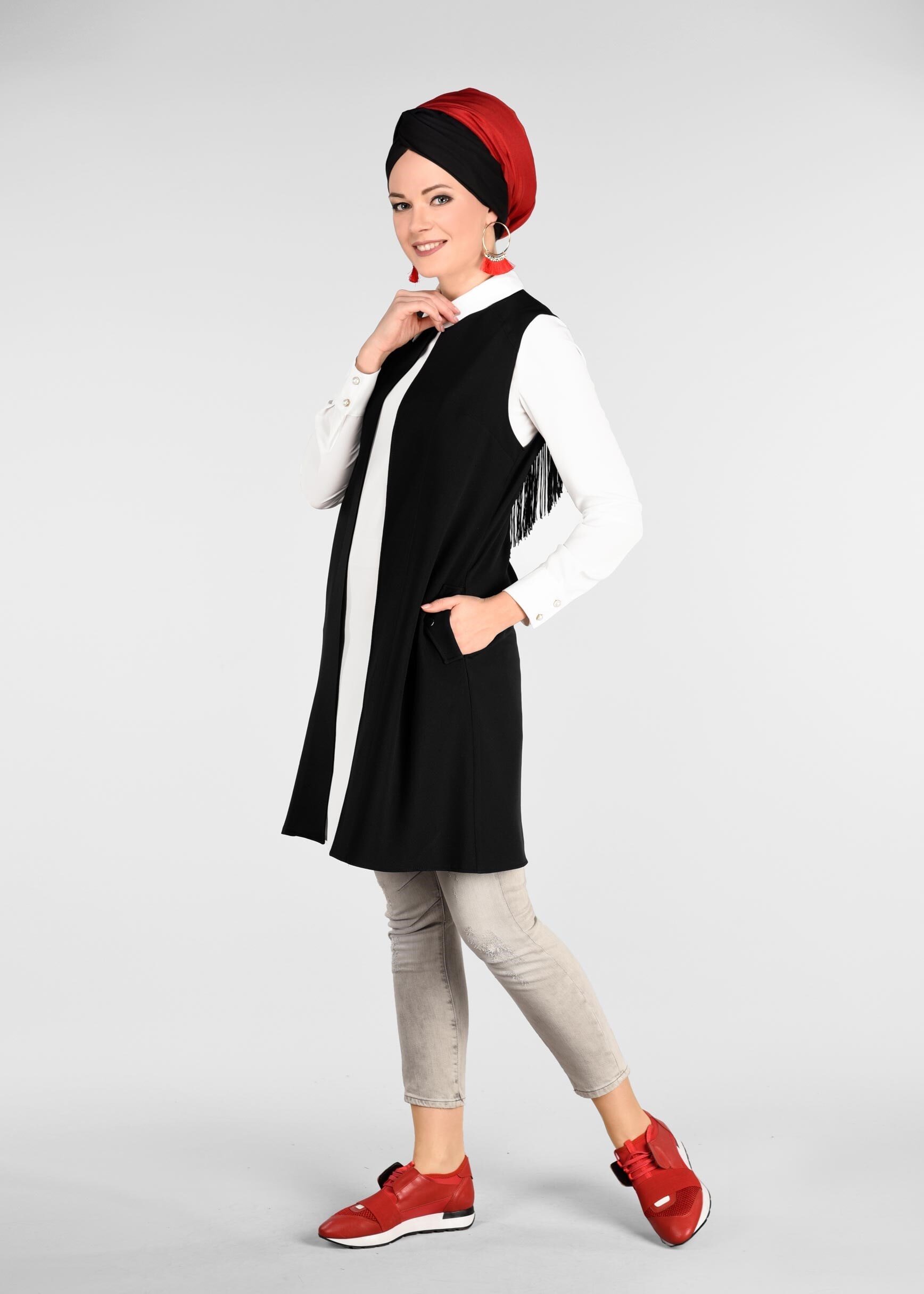 Tesettür giyim SİYAH SIRT KISMI PÜSKÜLLÜ NAKIŞLI YELEK 4901