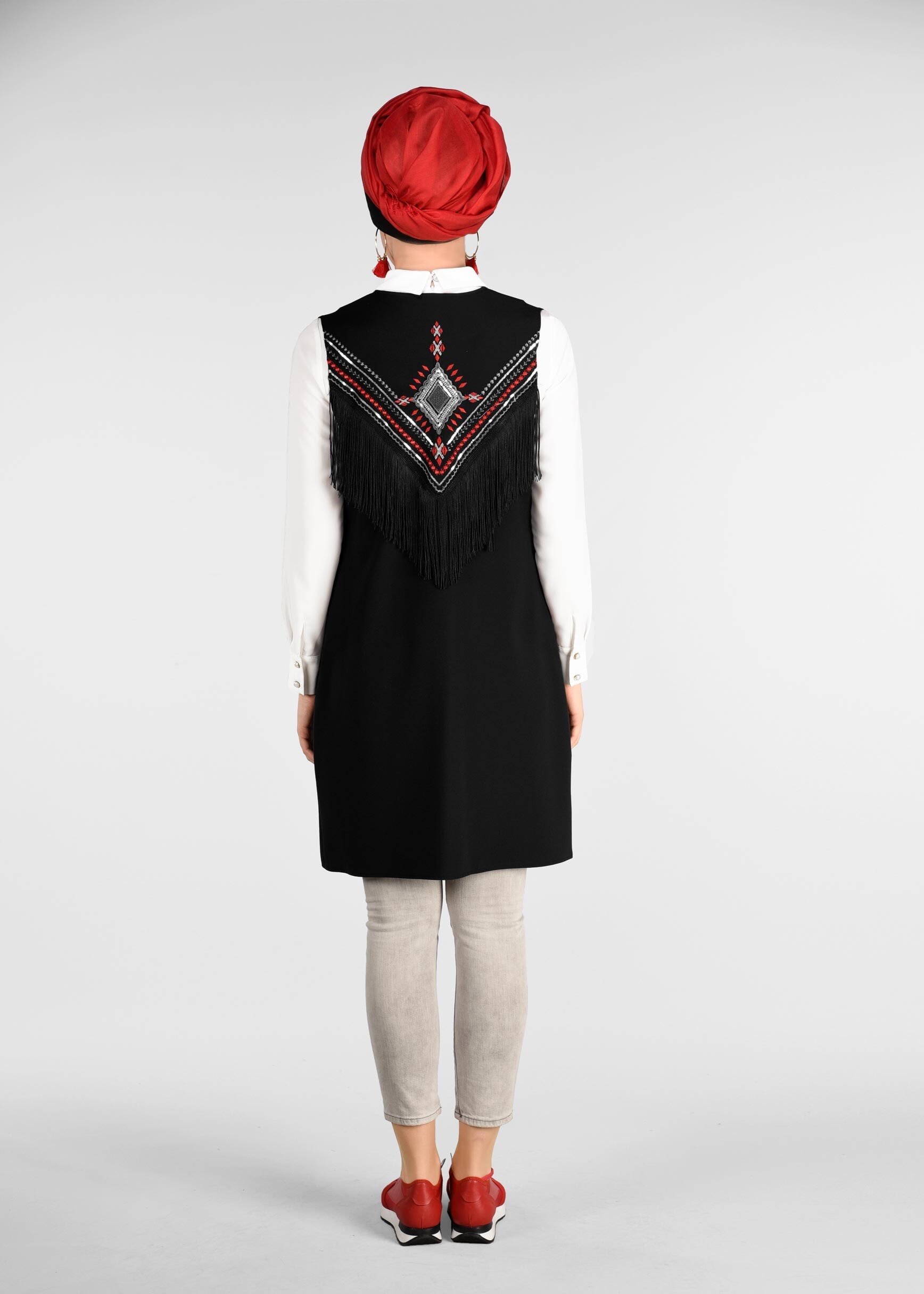 Tesettür giyim SİYAH SIRT KISMI PÜSKÜLLÜ NAKIŞLI YELEK 4901