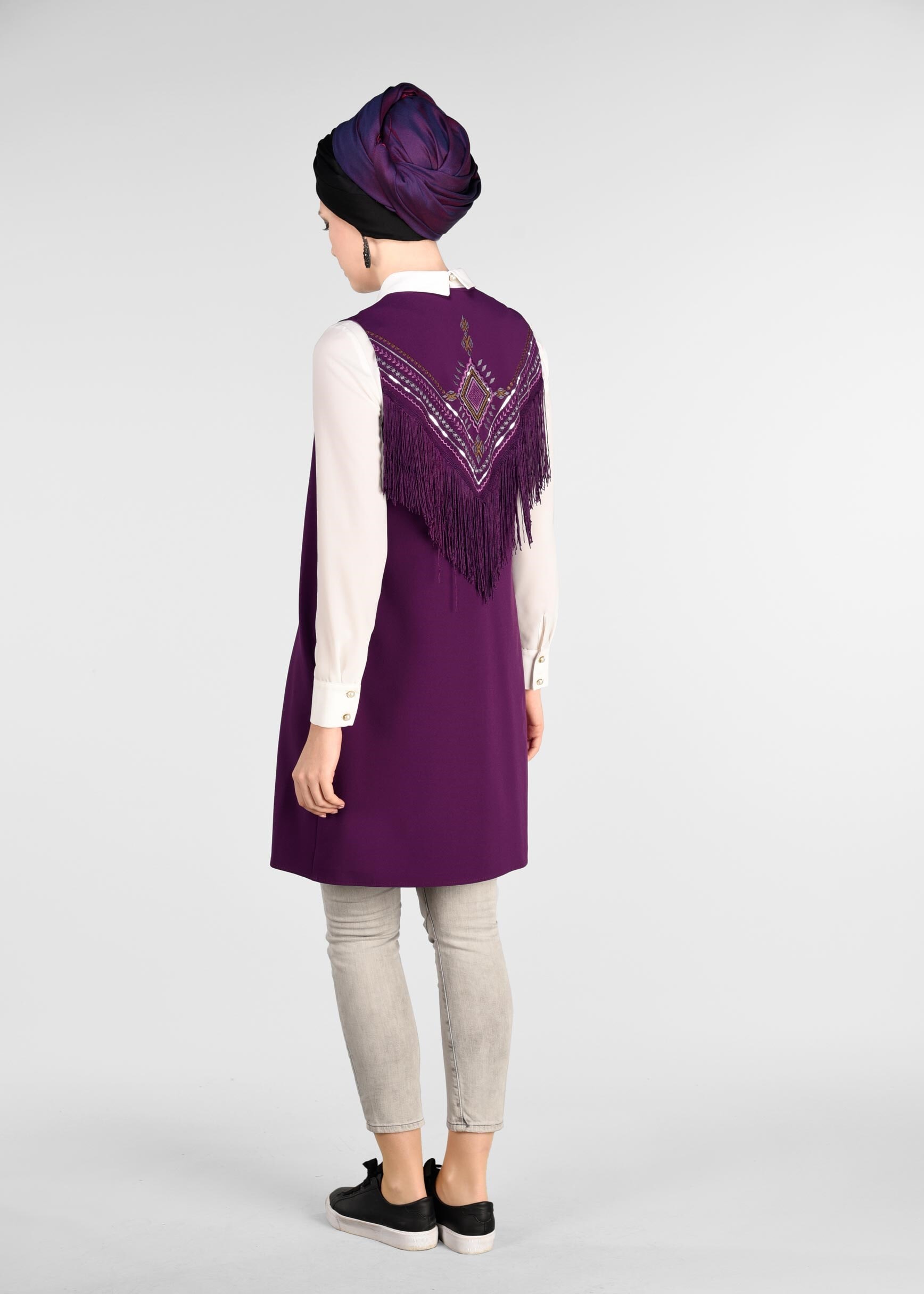 Tesettür giyim MOR SIRT KISMI PÜSKÜLLÜ NAKIŞLI YELEK 4901