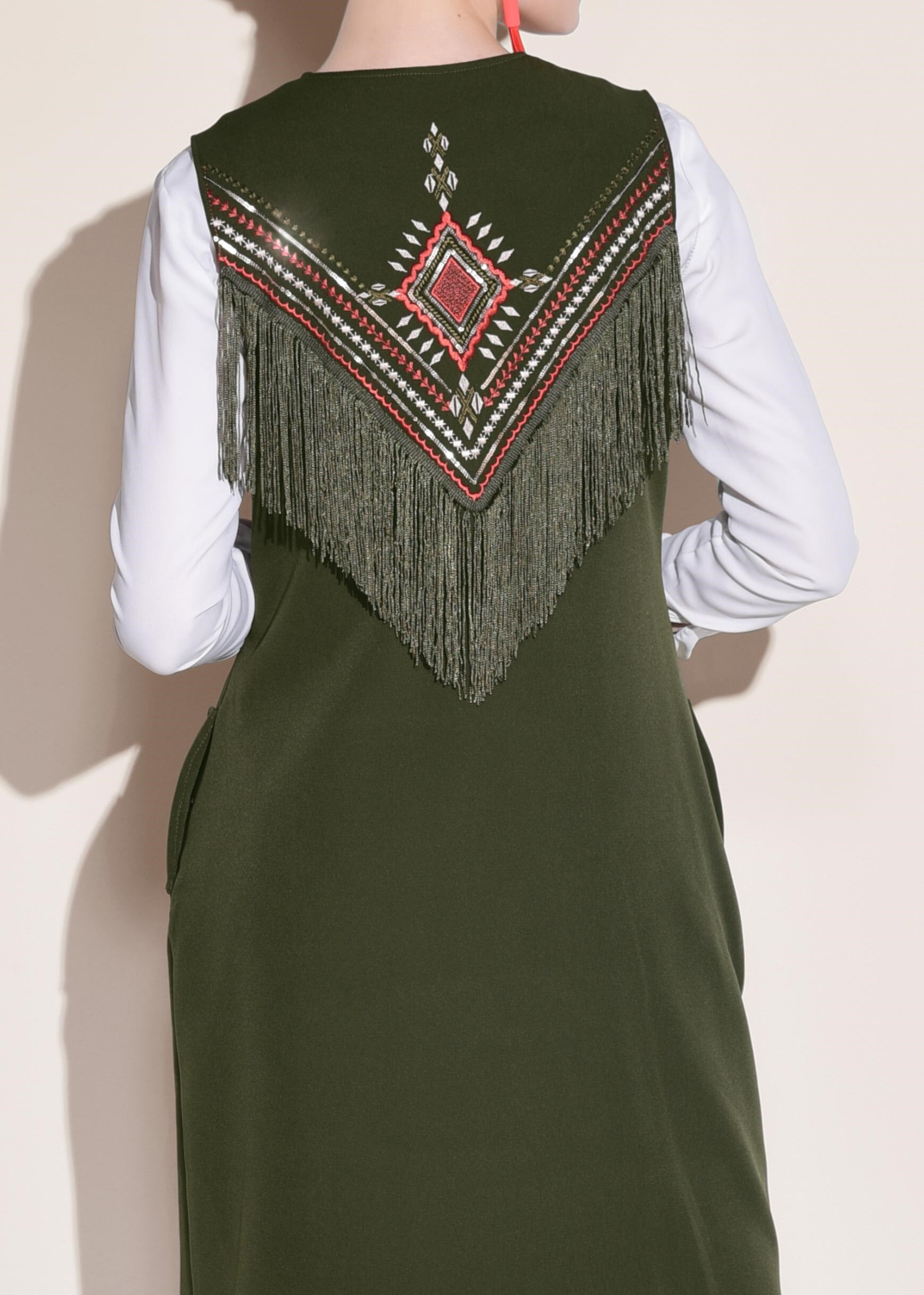 Tesettür giyim HAKİ SIRT KISMI PÜSKÜLLÜ NAKIŞLI YELEK 4901