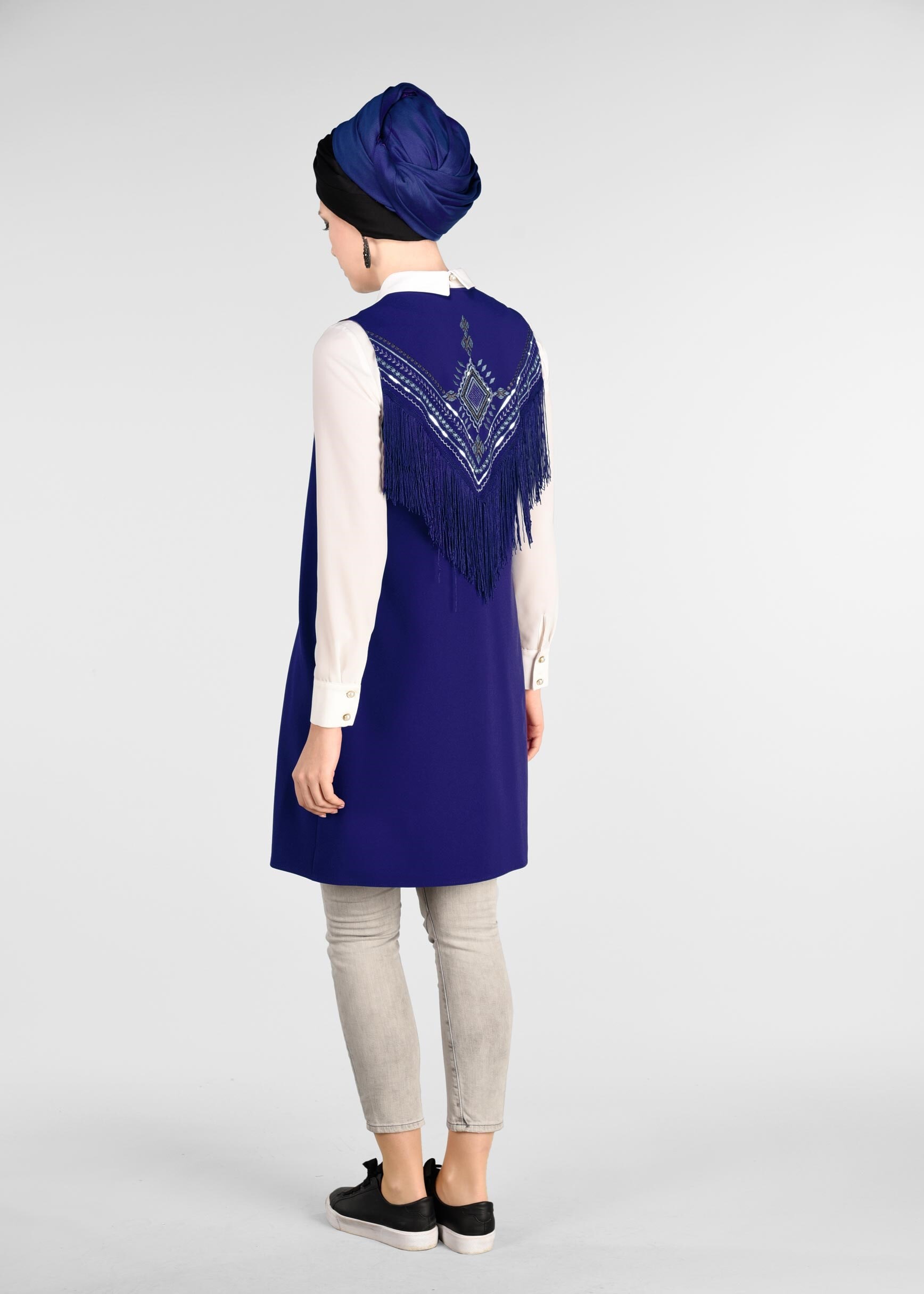 Tesettür giyim LACİVERT SIRT KISMI PÜSKÜLLÜ NAKIŞLI YELEK 4901