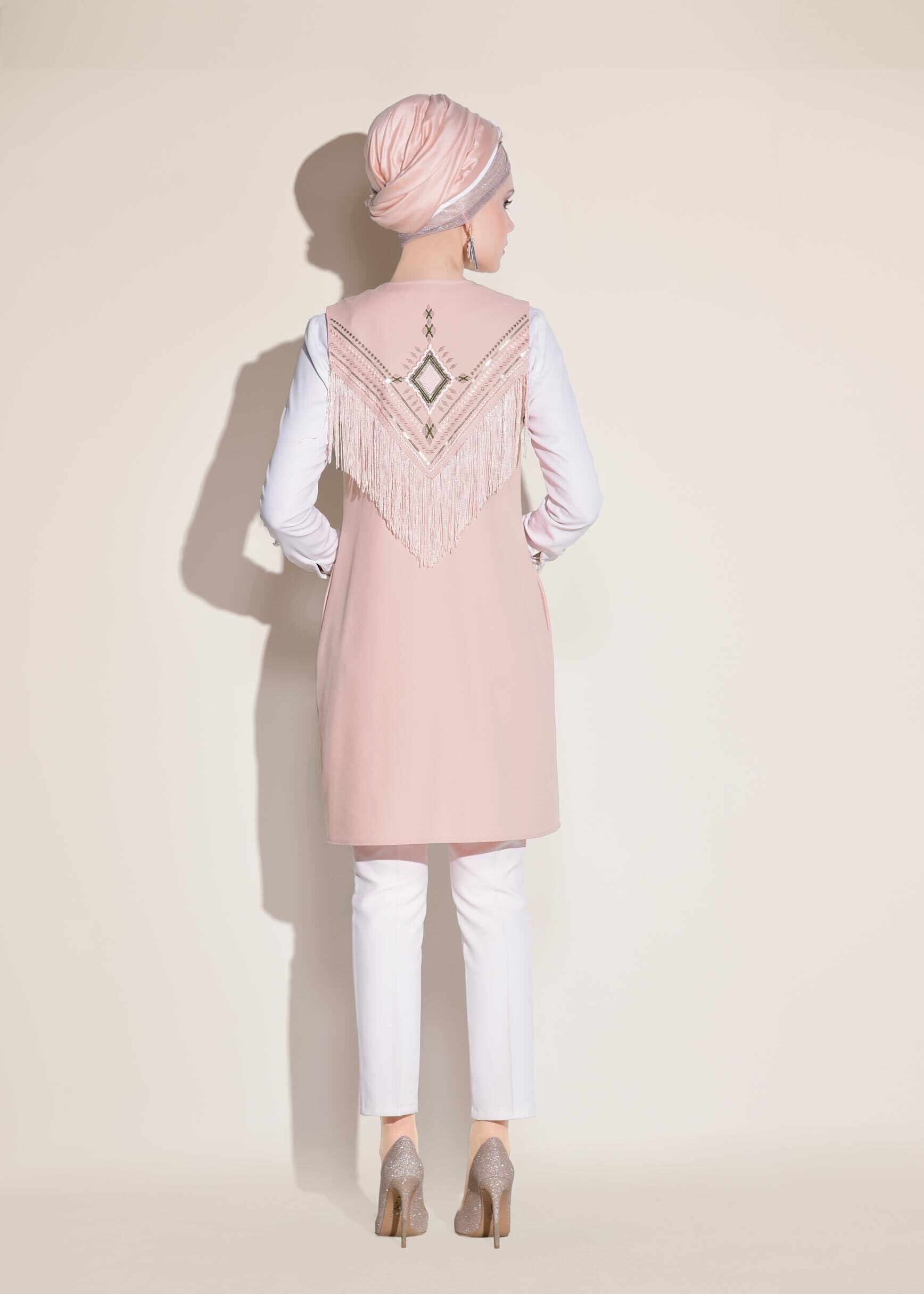 Tesettür giyim PUDRA SIRT KISMI PÜSKÜLLÜ NAKIŞLI YELEK 4901