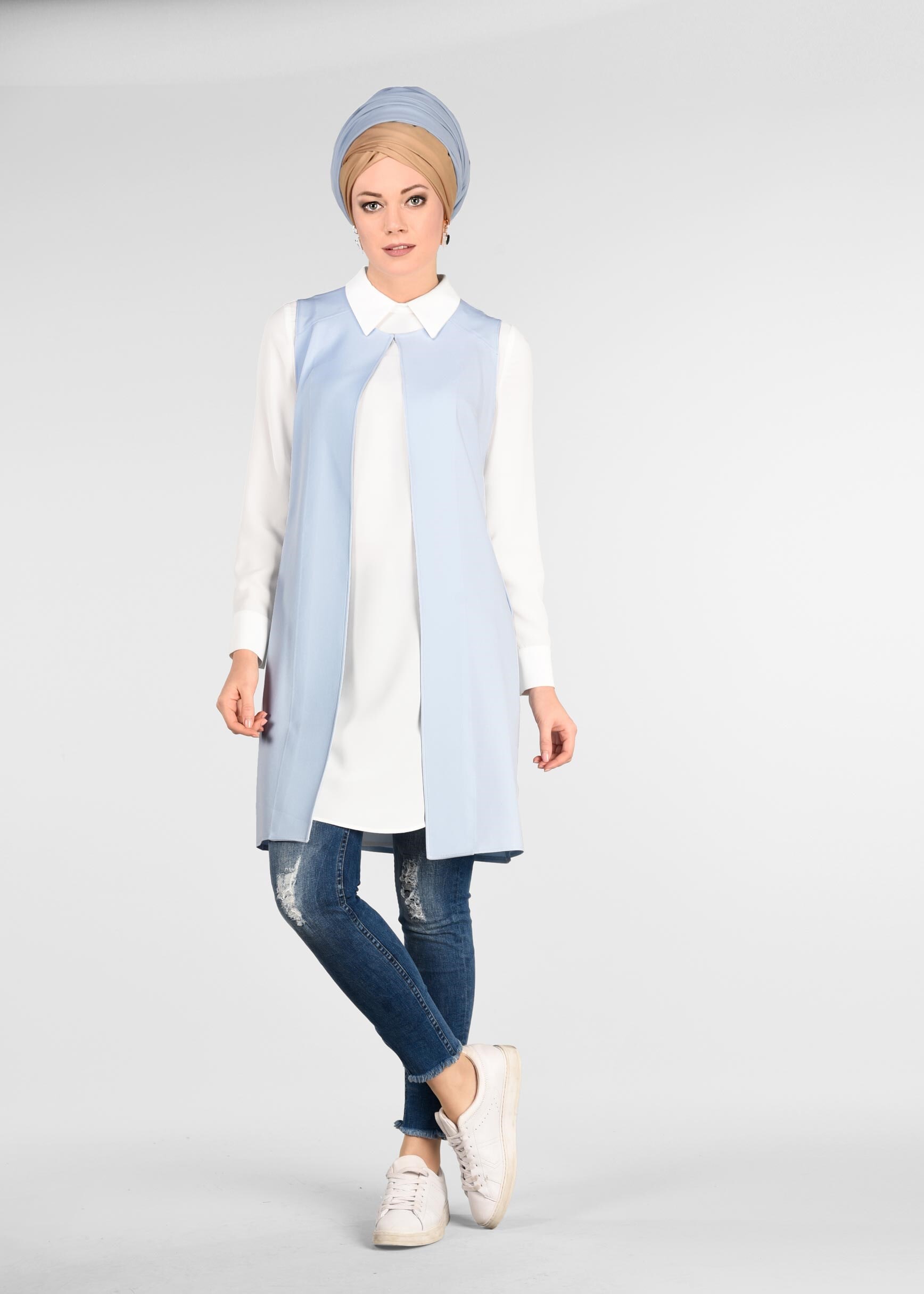 Tesettür giyim MAVİ SIRT KISMI PÜSKÜLLÜ NAKIŞLI YELEK 4901