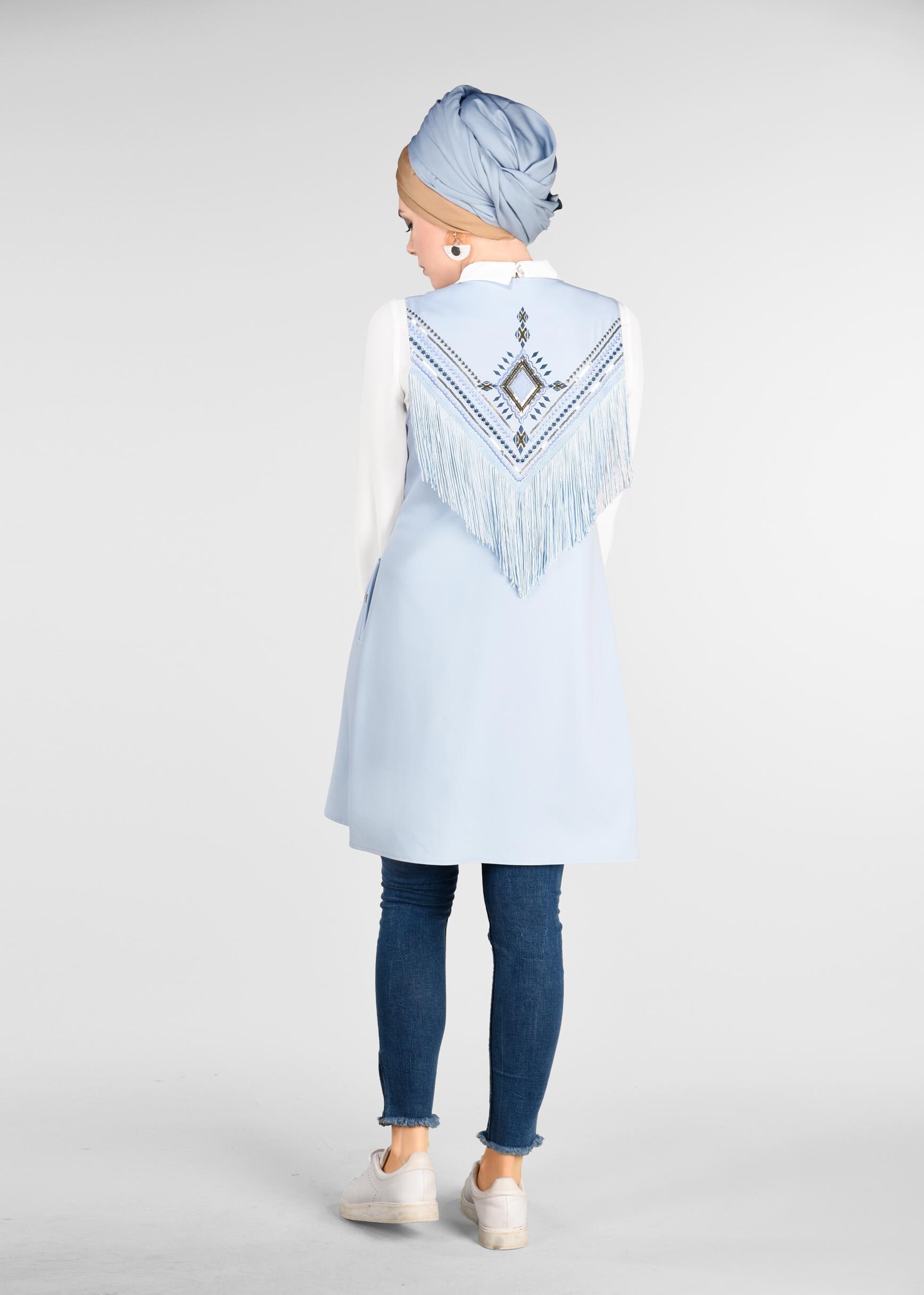 Tesettür giyim MAVİ SIRT KISMI PÜSKÜLLÜ NAKIŞLI YELEK 4901