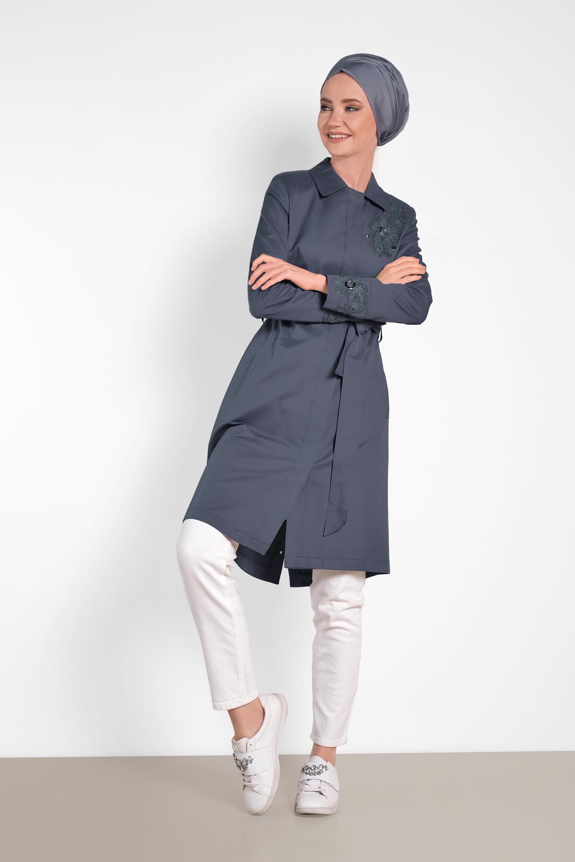 Tesettür giyim GRİ NAKIŞLI GİZLİ DÜĞMELİ TRENÇKOT 1221