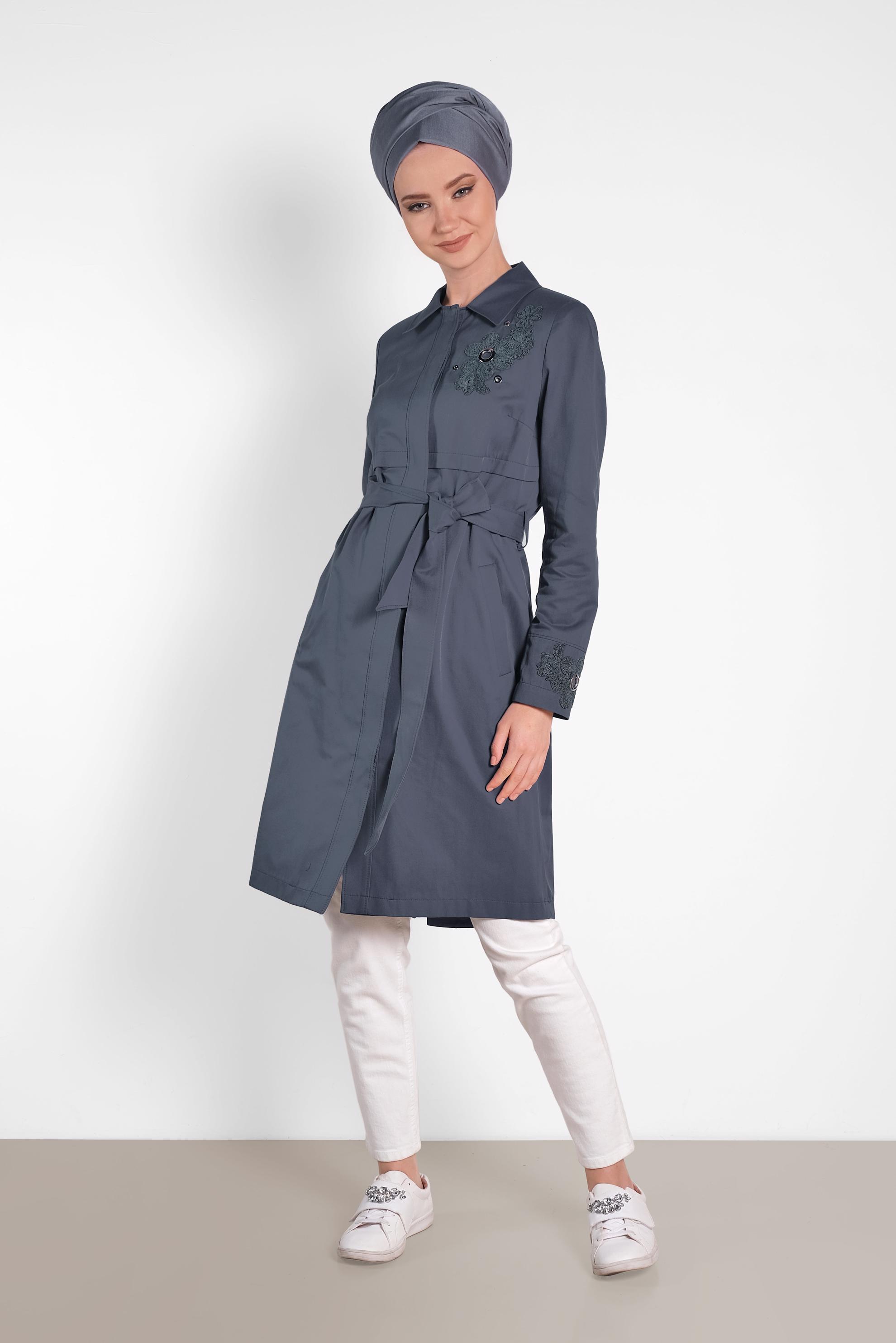Tesettür giyim GRİ NAKIŞLI GİZLİ DÜĞMELİ TRENÇKOT 1221