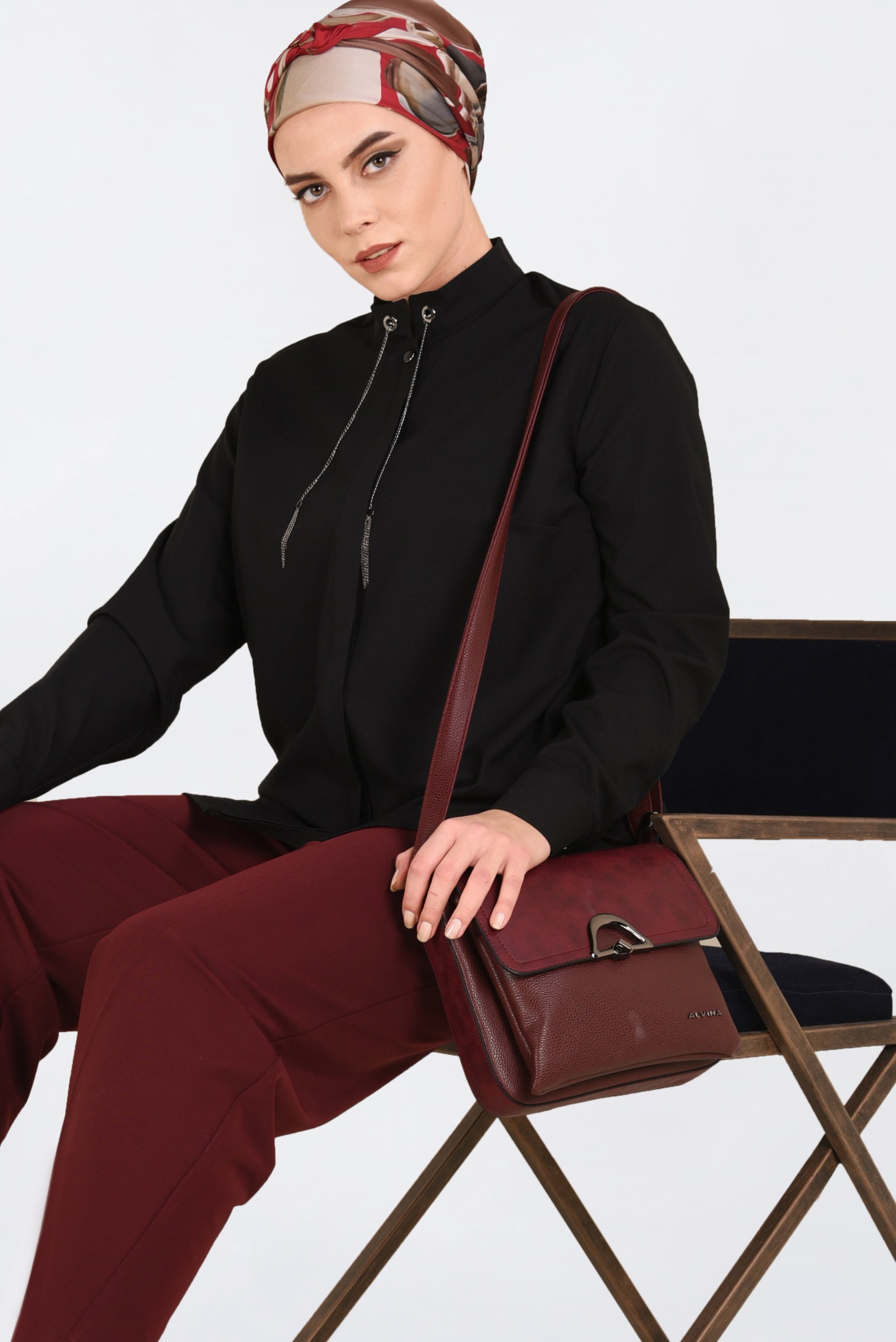 Tesettür giyim SİYAH ZİNCİR DETAYLI BLUZ 2840