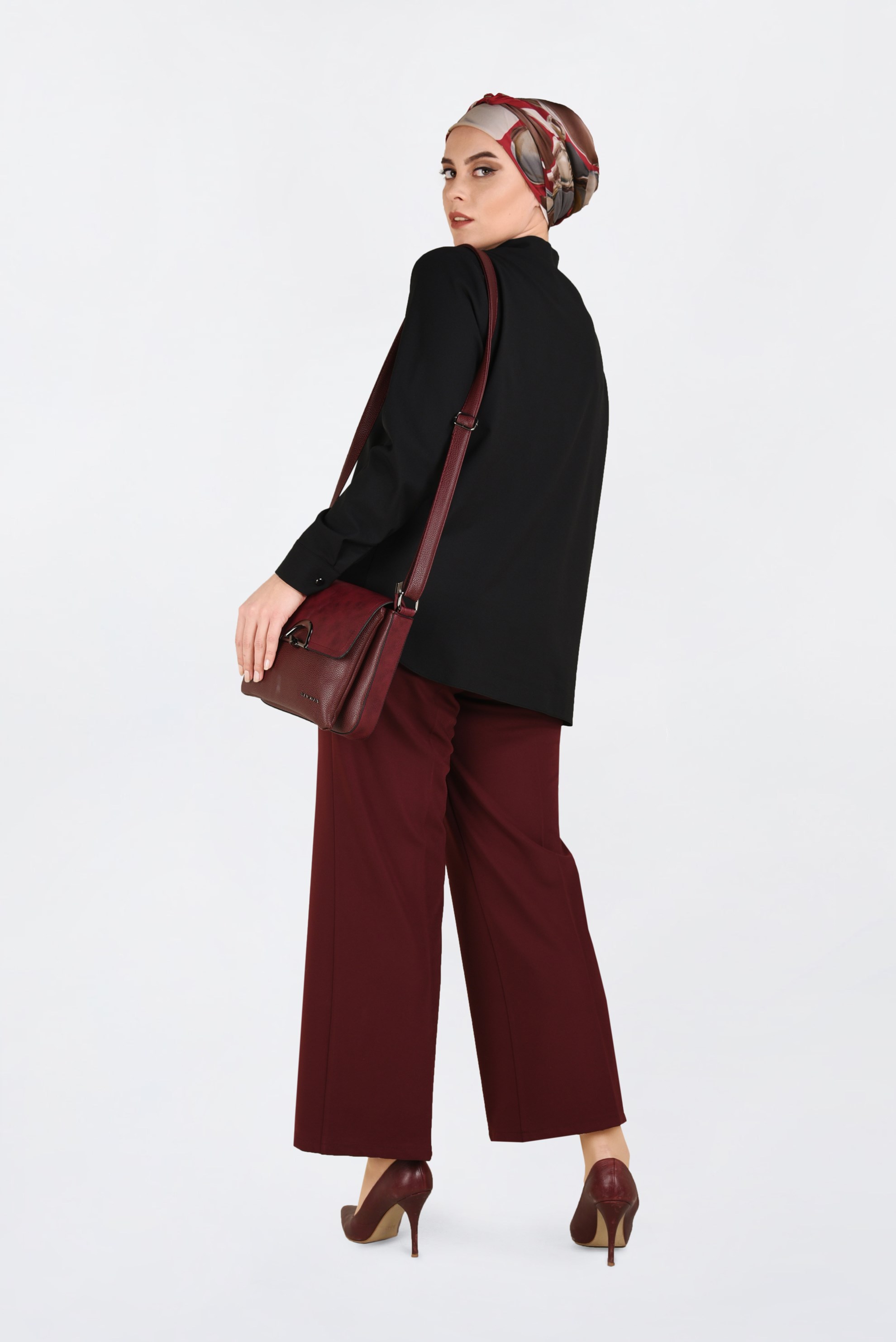 Tesettür giyim SİYAH ZİNCİR DETAYLI BLUZ 2840