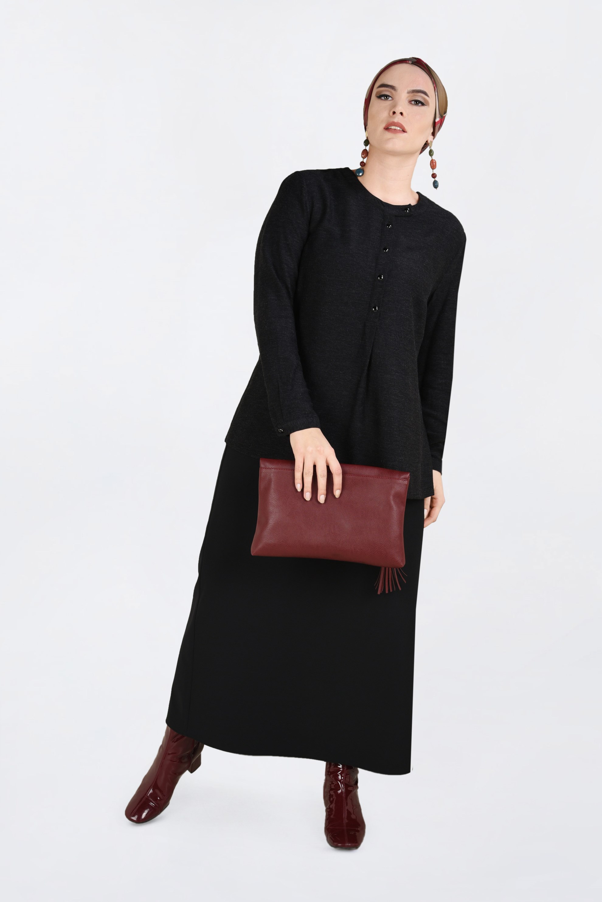 Tesettür giyim SİYAH DÜĞME DETAYLI BLUZ 2841