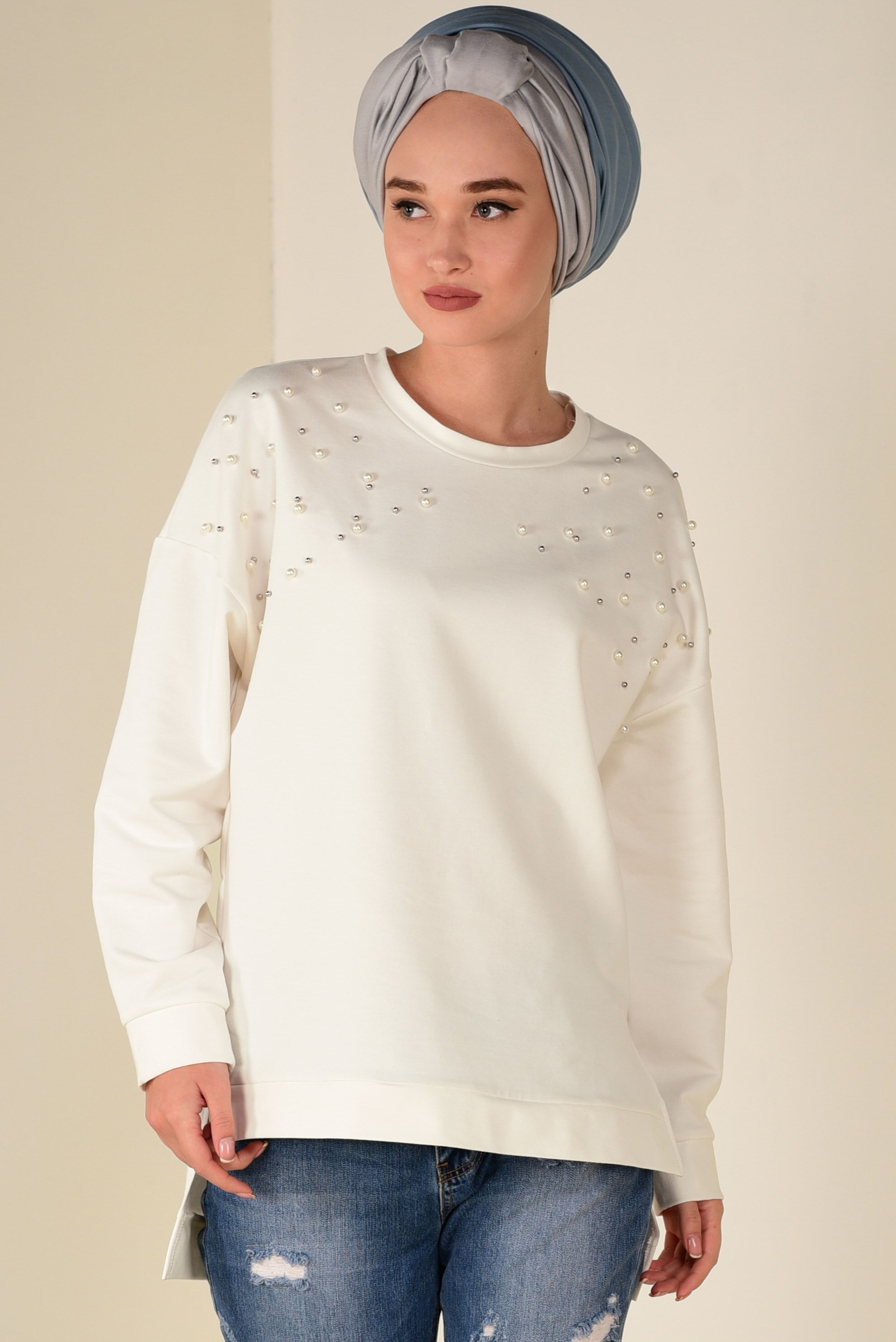 Tesettür giyim BEYAZ İNCİ DETAYLI YIRTMAÇLI BLUZ 4232 