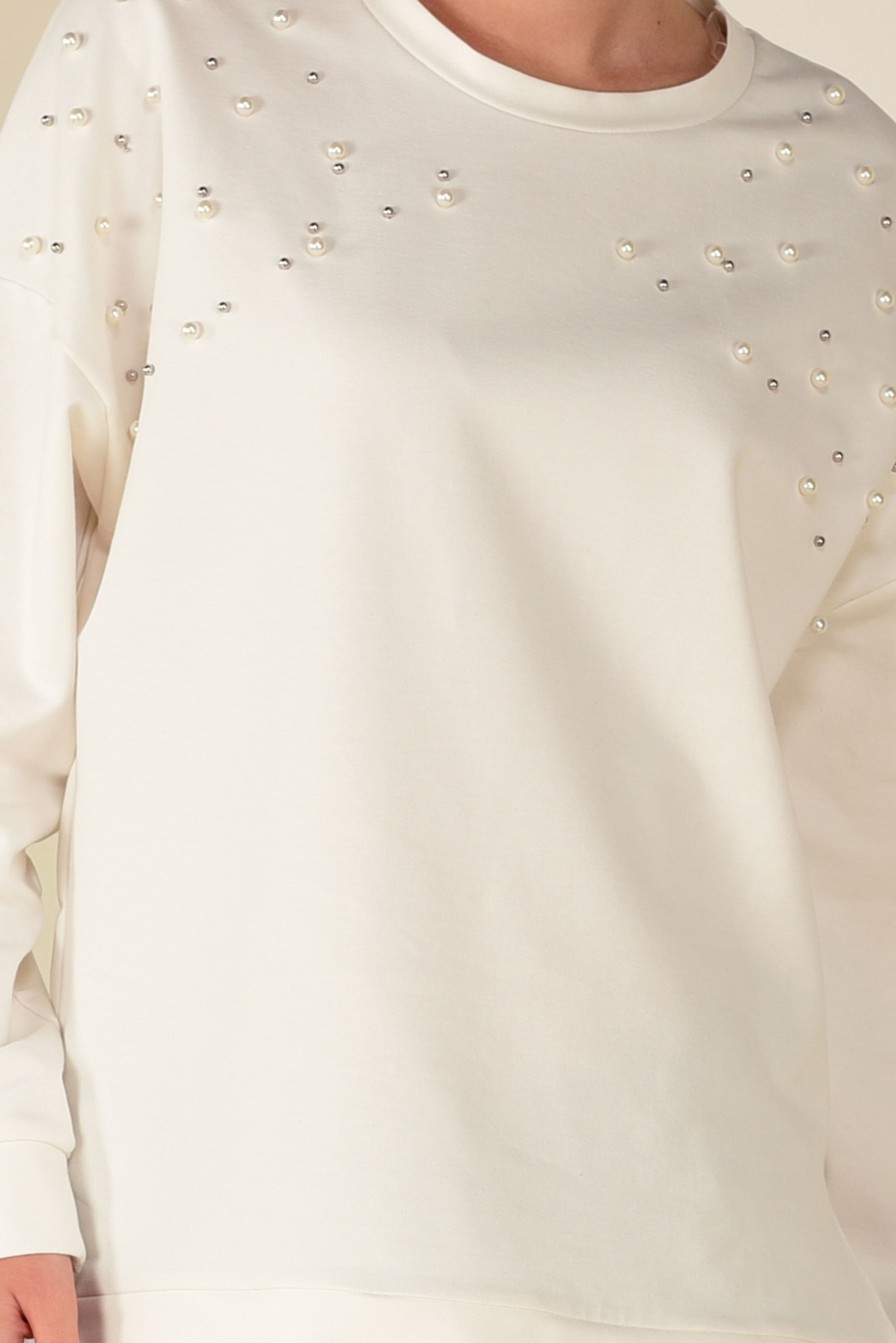 Tesettür giyim BEYAZ İNCİ DETAYLI YIRTMAÇLI BLUZ 4232 