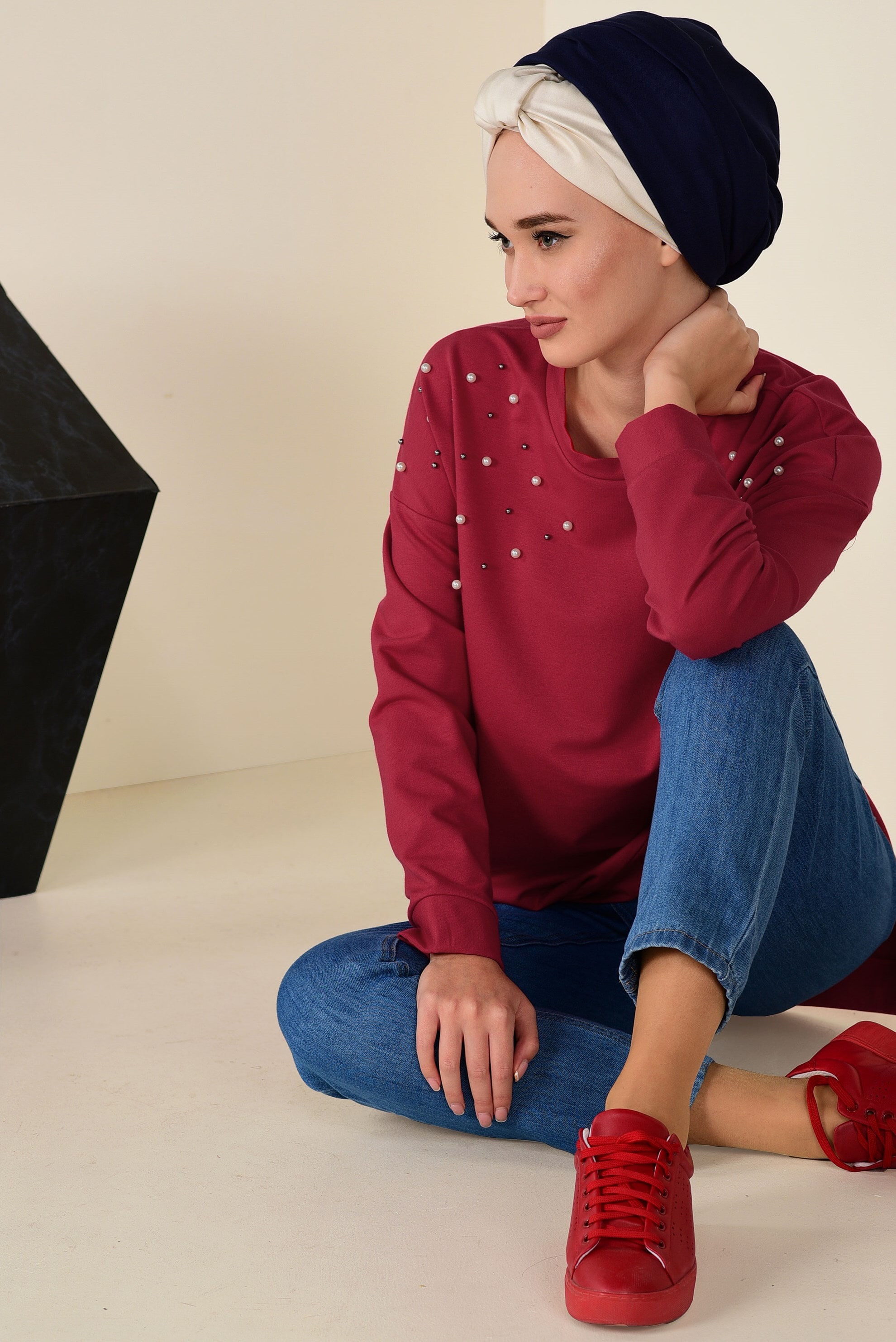 Tesettür giyim KIRMIZI İNCİ DETAYLI YIRTMAÇLI BLUZ 4232 