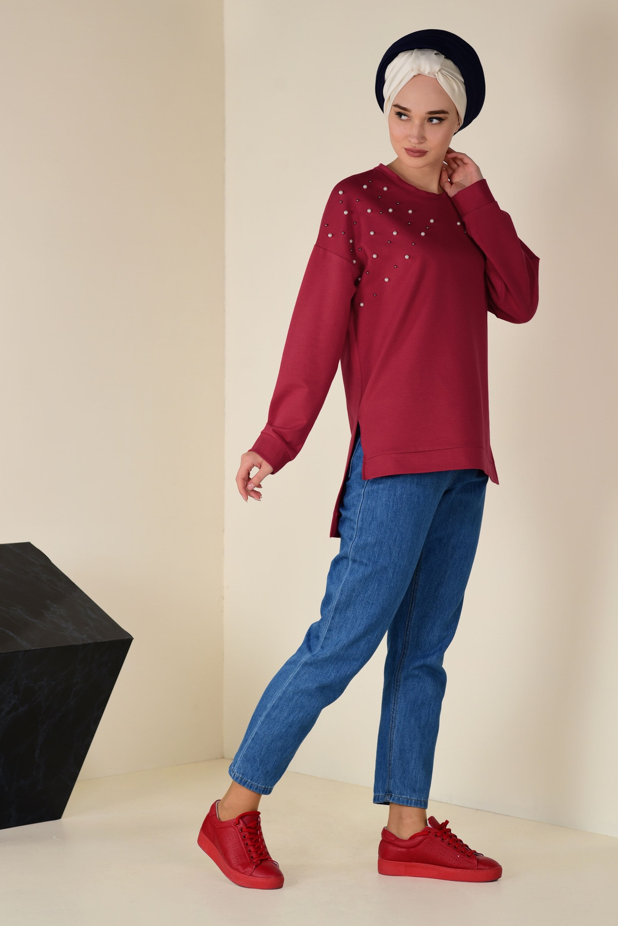 Tesettür giyim KIRMIZI İNCİ DETAYLI YIRTMAÇLI BLUZ 4232 