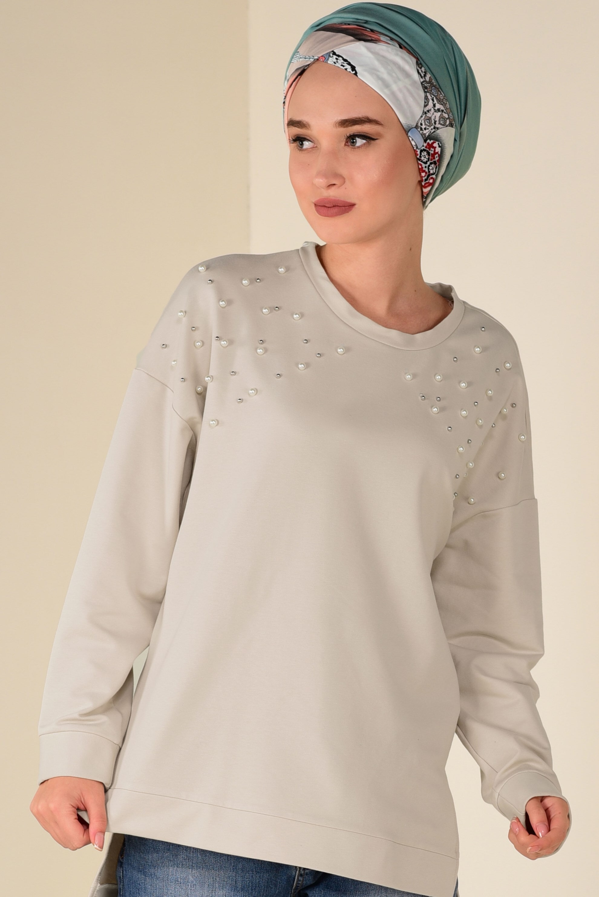 Tesettür giyim BEJ İNCİ DETAYLI YIRTMAÇLI BLUZ 4232