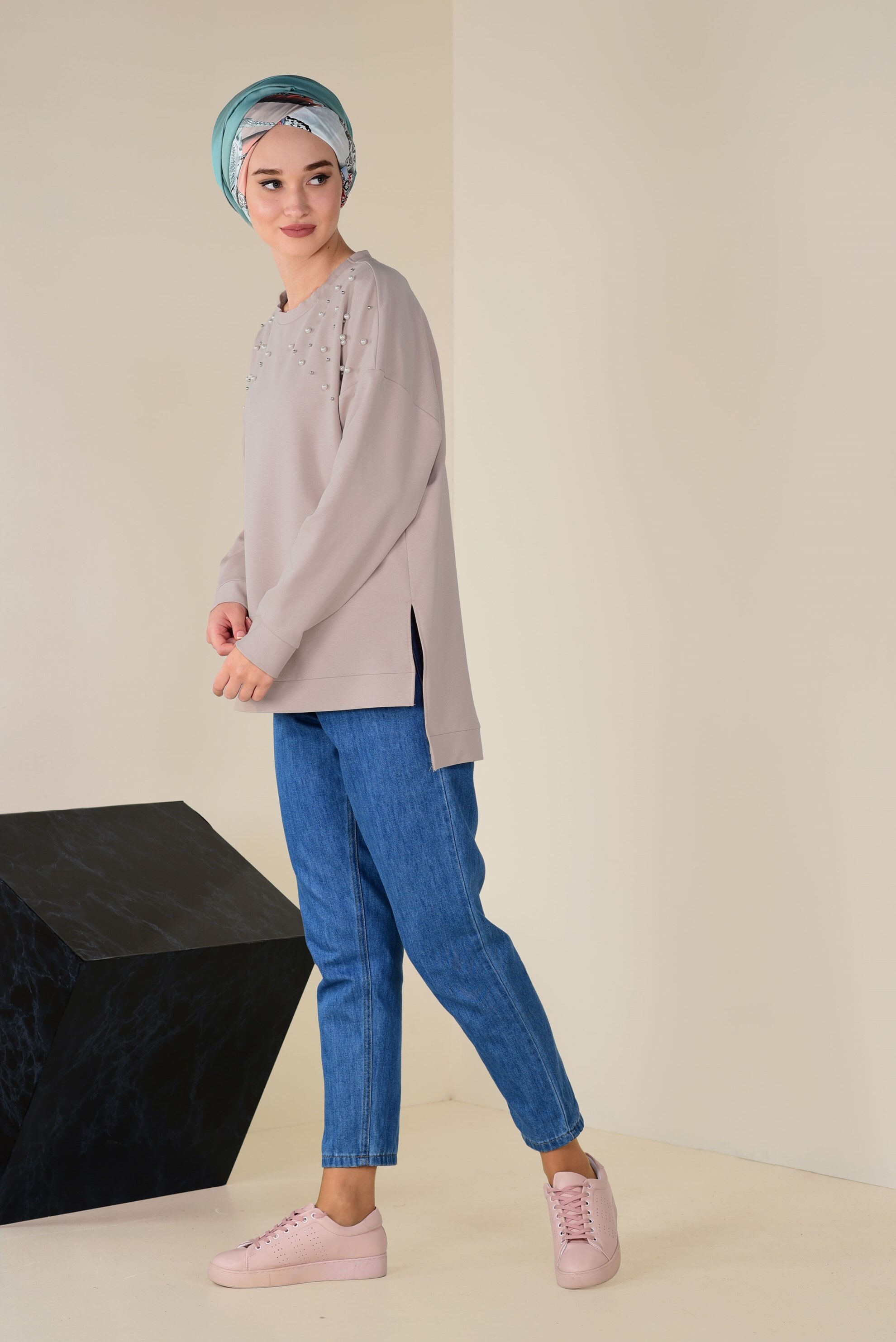Tesettür giyim PUDRA İNCİ DETAYLI YIRTMAÇLI BLUZ 4232 