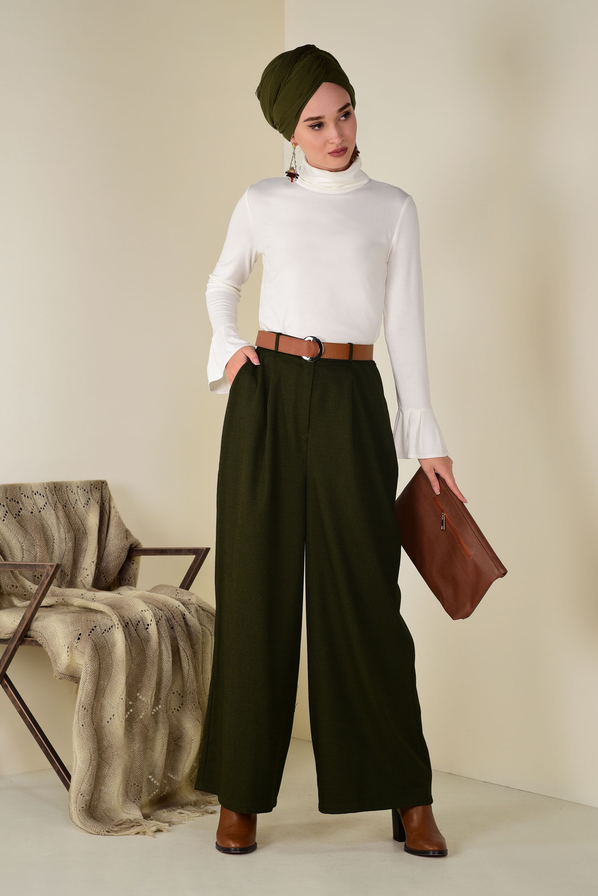 Tesettür giyim BEYAZ KOLLARI VOLANLI BADİ 4576 