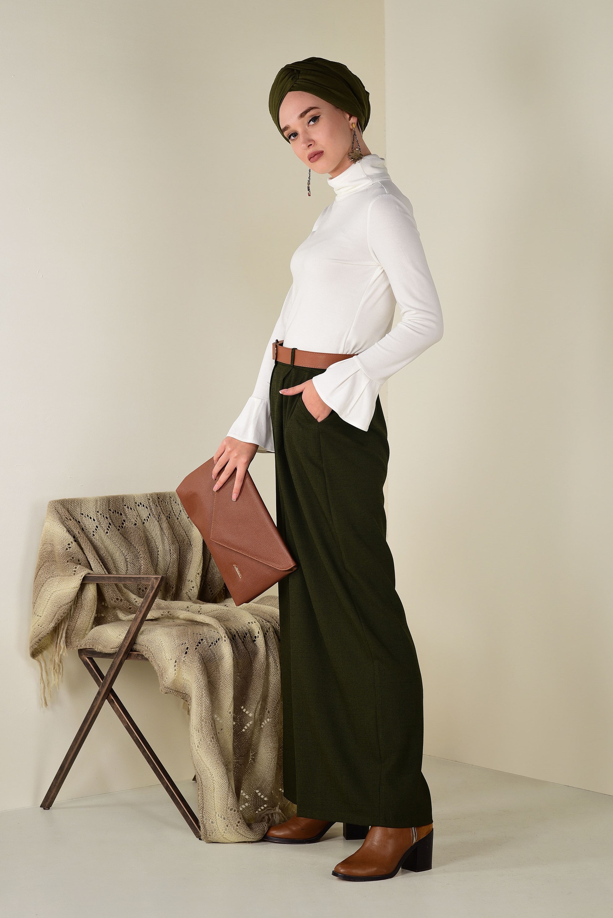 Tesettür giyim BEYAZ KOLLARI VOLANLI BADİ 4576 