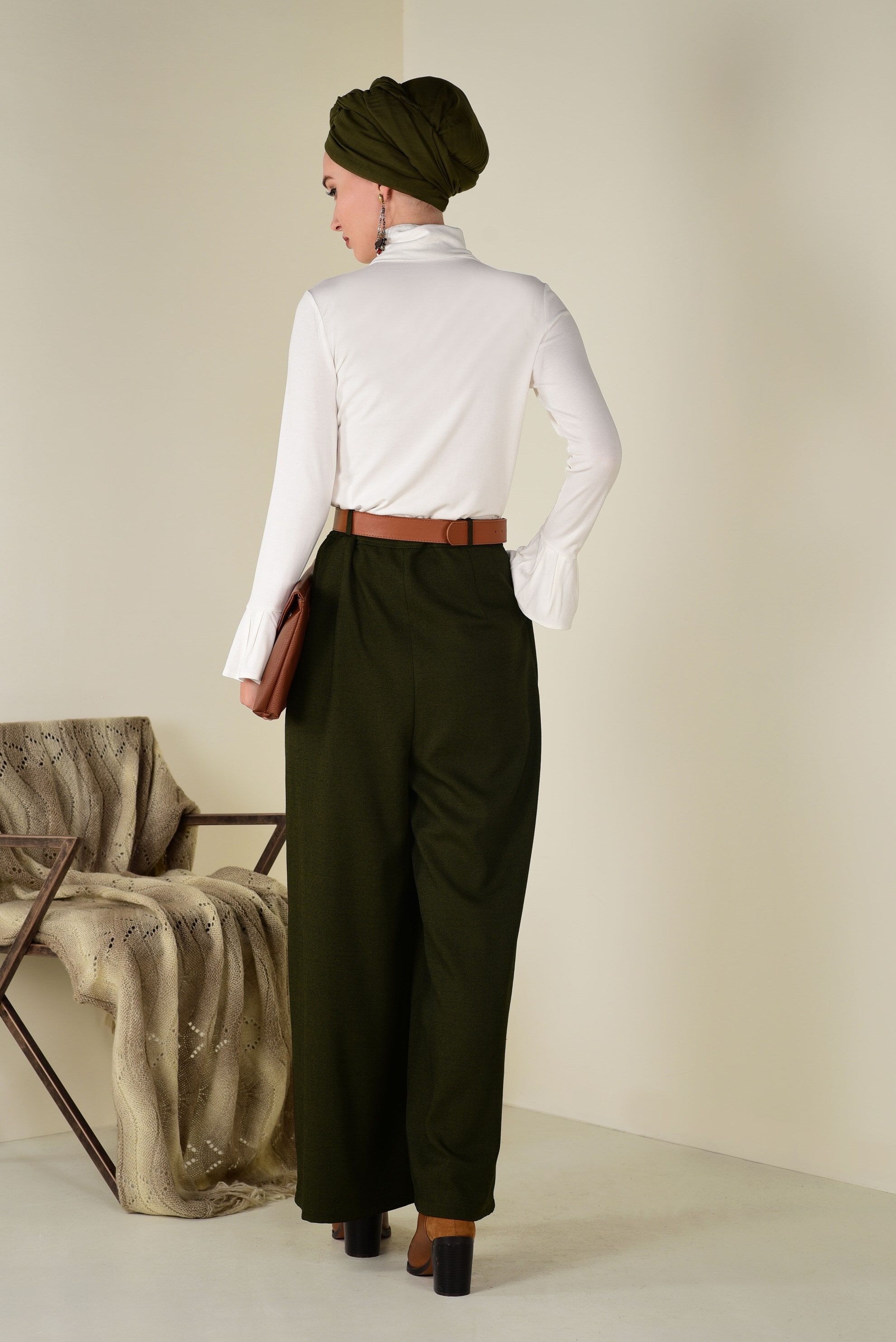 Tesettür giyim BEYAZ KOLLARI VOLANLI BADİ 4576 