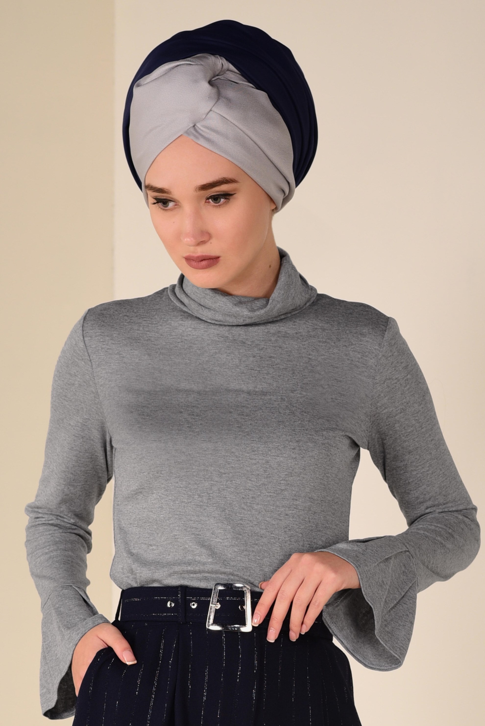 Tesettür giyim GRİ KOLLARI VOLANLI BADİ 4576 