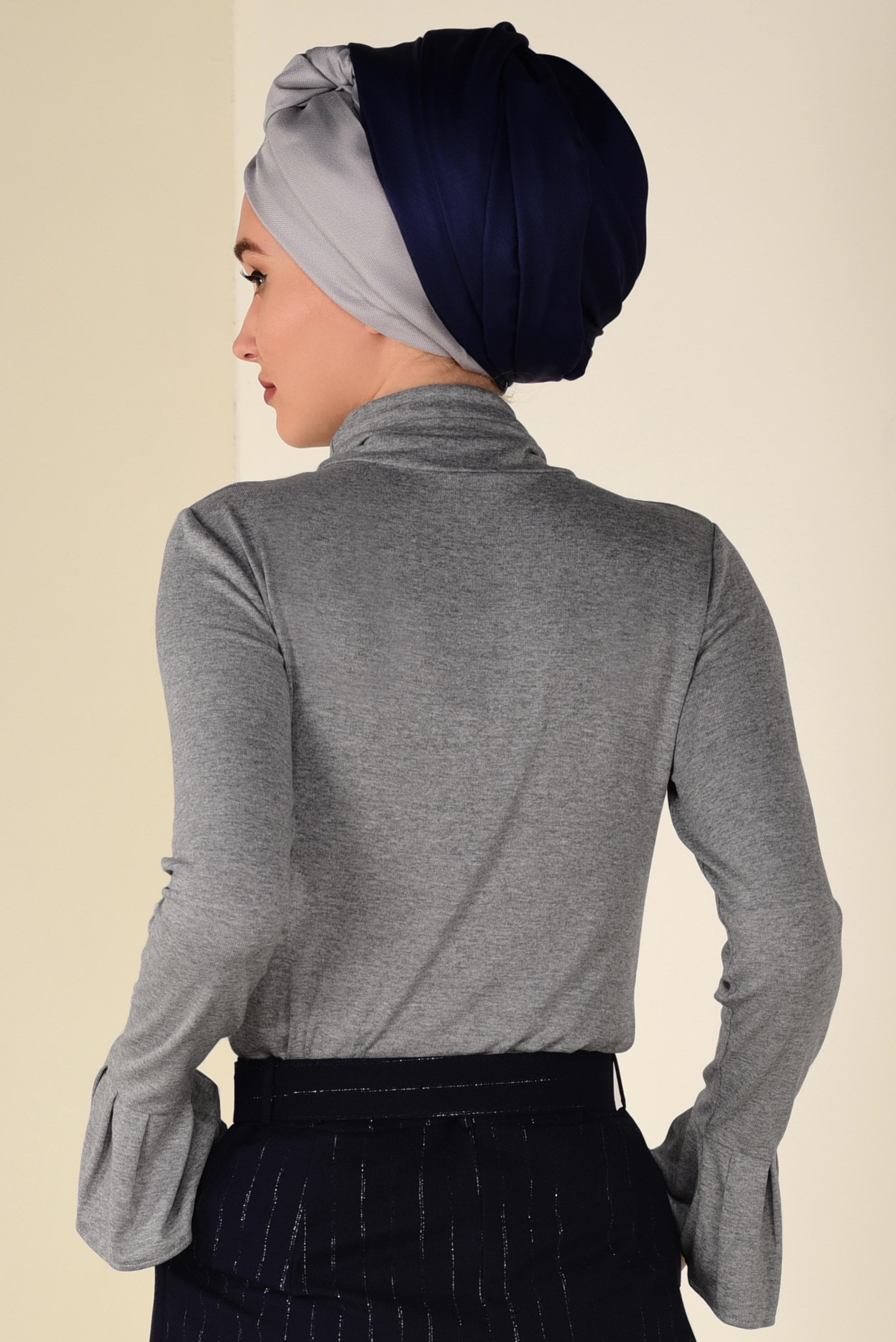 Tesettür giyim GRİ KOLLARI VOLANLI BADİ 4576 