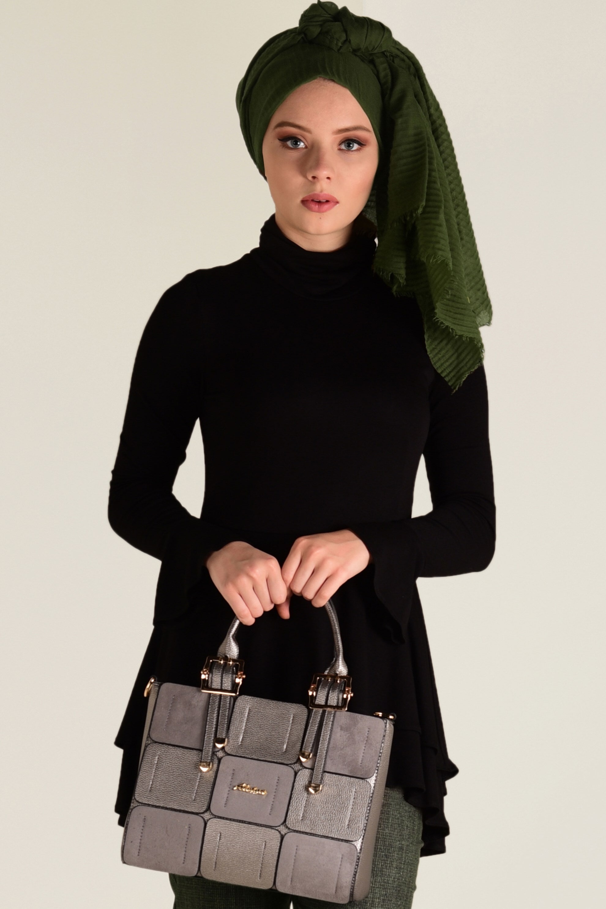 Tesettür giyim SİYAH ETEK UCU FIRFIRLI BLUZ 4614