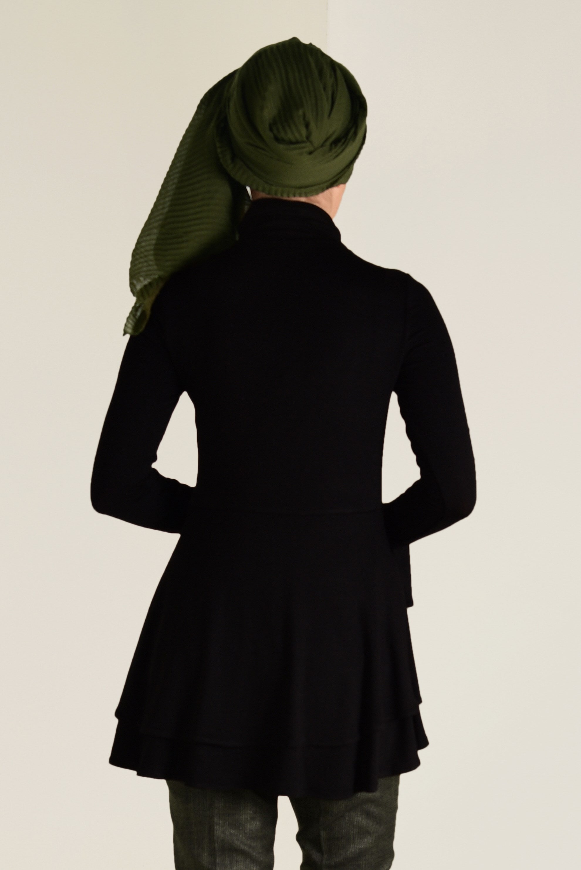 Tesettür giyim SİYAH ETEK UCU FIRFIRLI BLUZ 4614