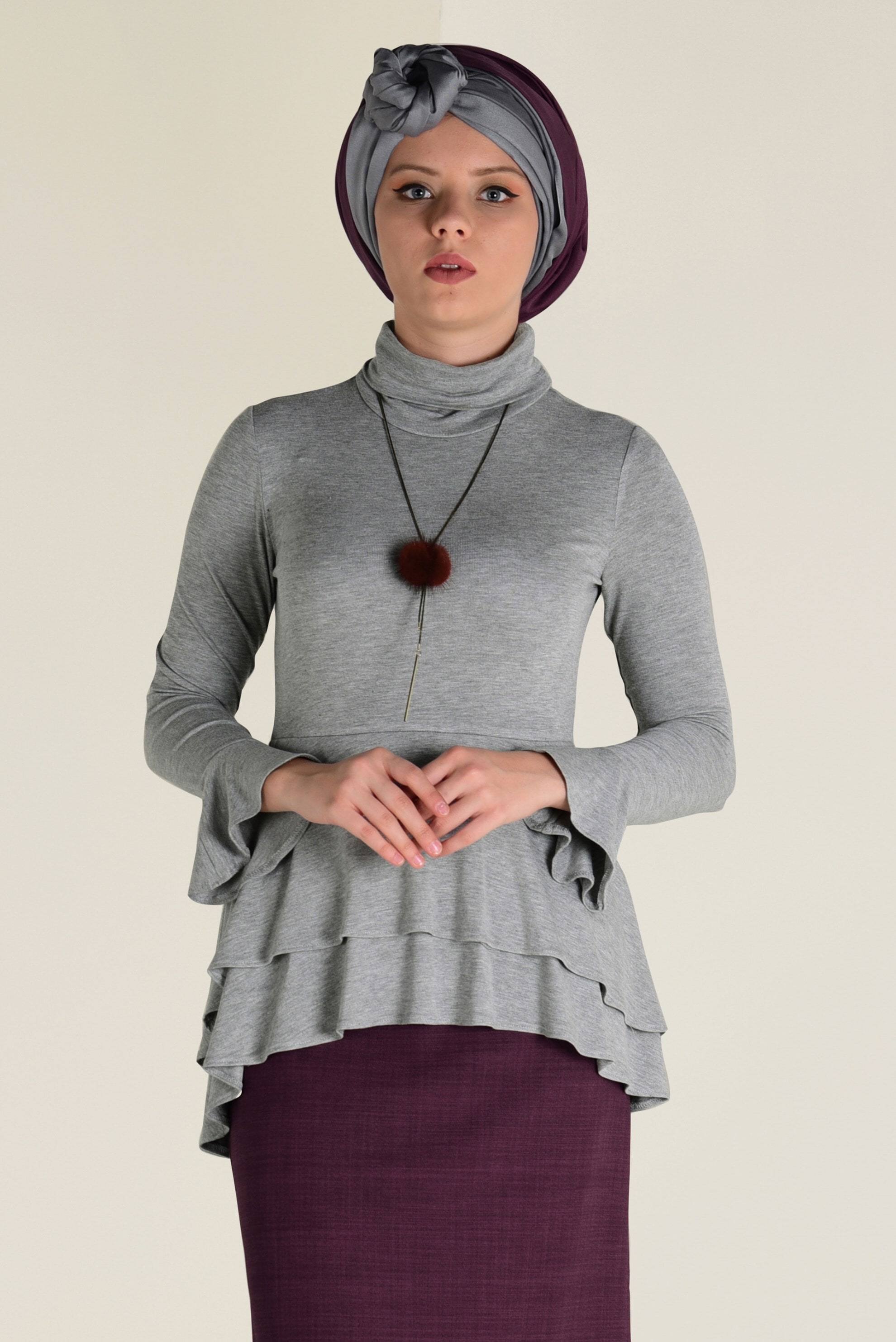 Tesettür giyim GRİ ETEK UCU FIRFIRLI BLUZ 4614