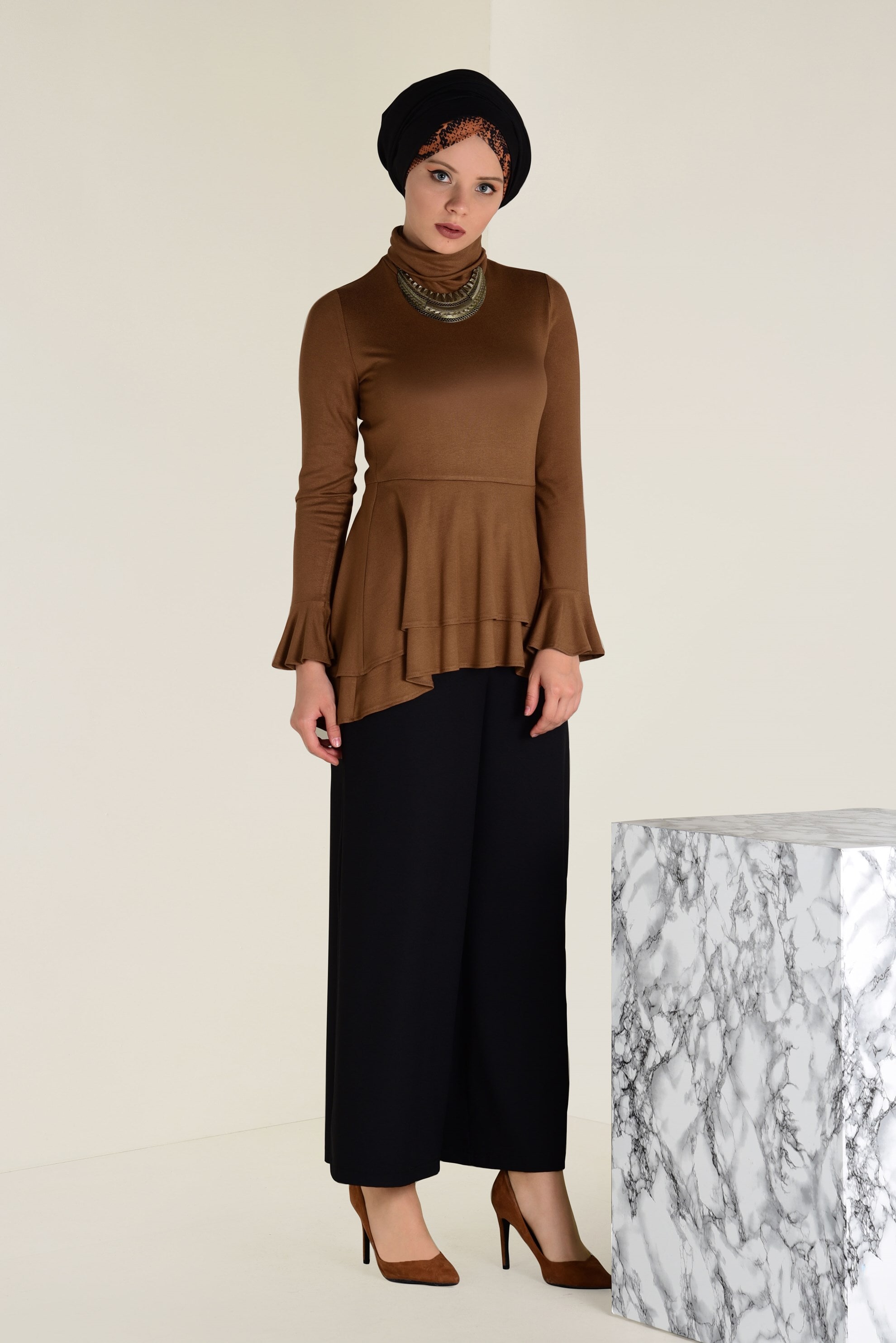 Tesettür giyim KAHVE ETEK UCU FIRFIRLI BLUZ 4614