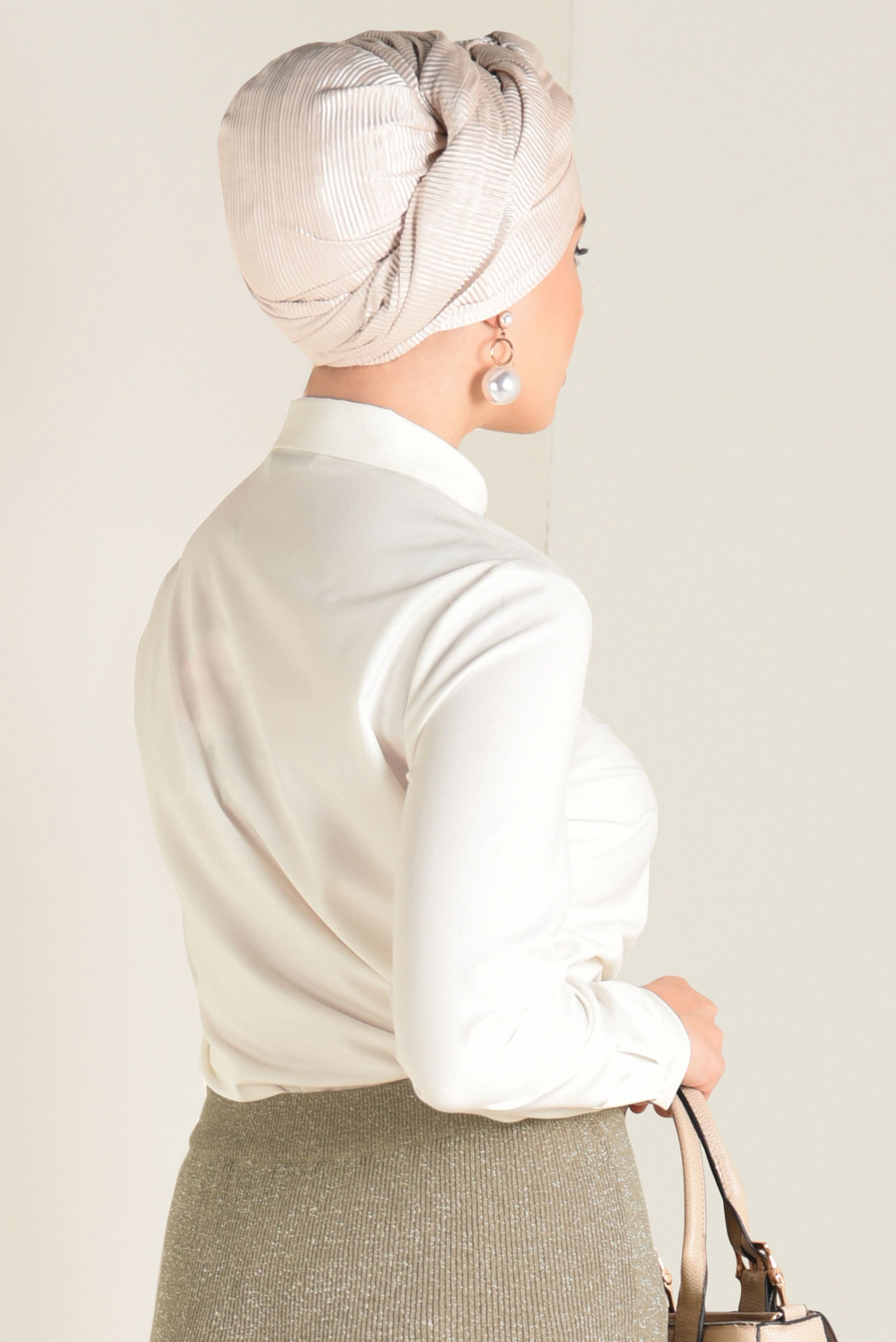 Tesettür giyim BEYAZ ERKEK YAKA DÜĞMELİ BLUZ 4663