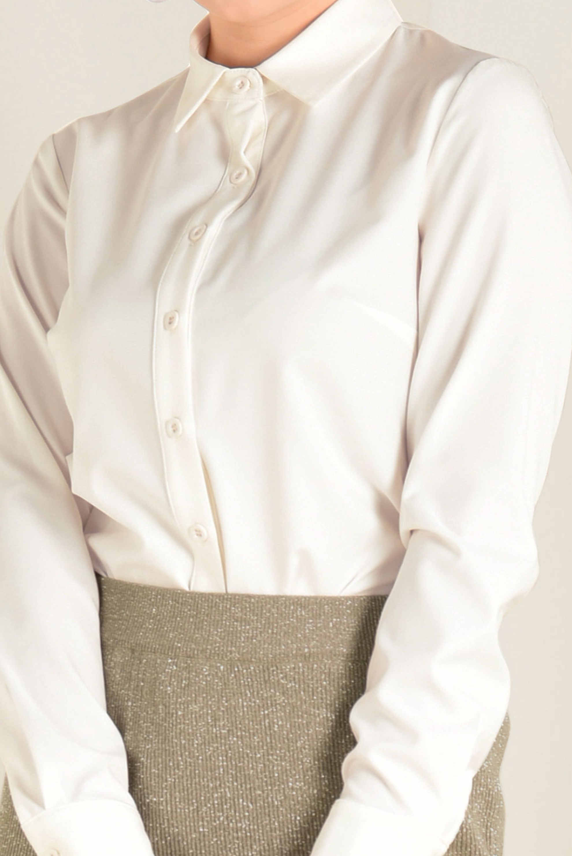 Tesettür giyim BEYAZ ERKEK YAKA DÜĞMELİ BLUZ 4663