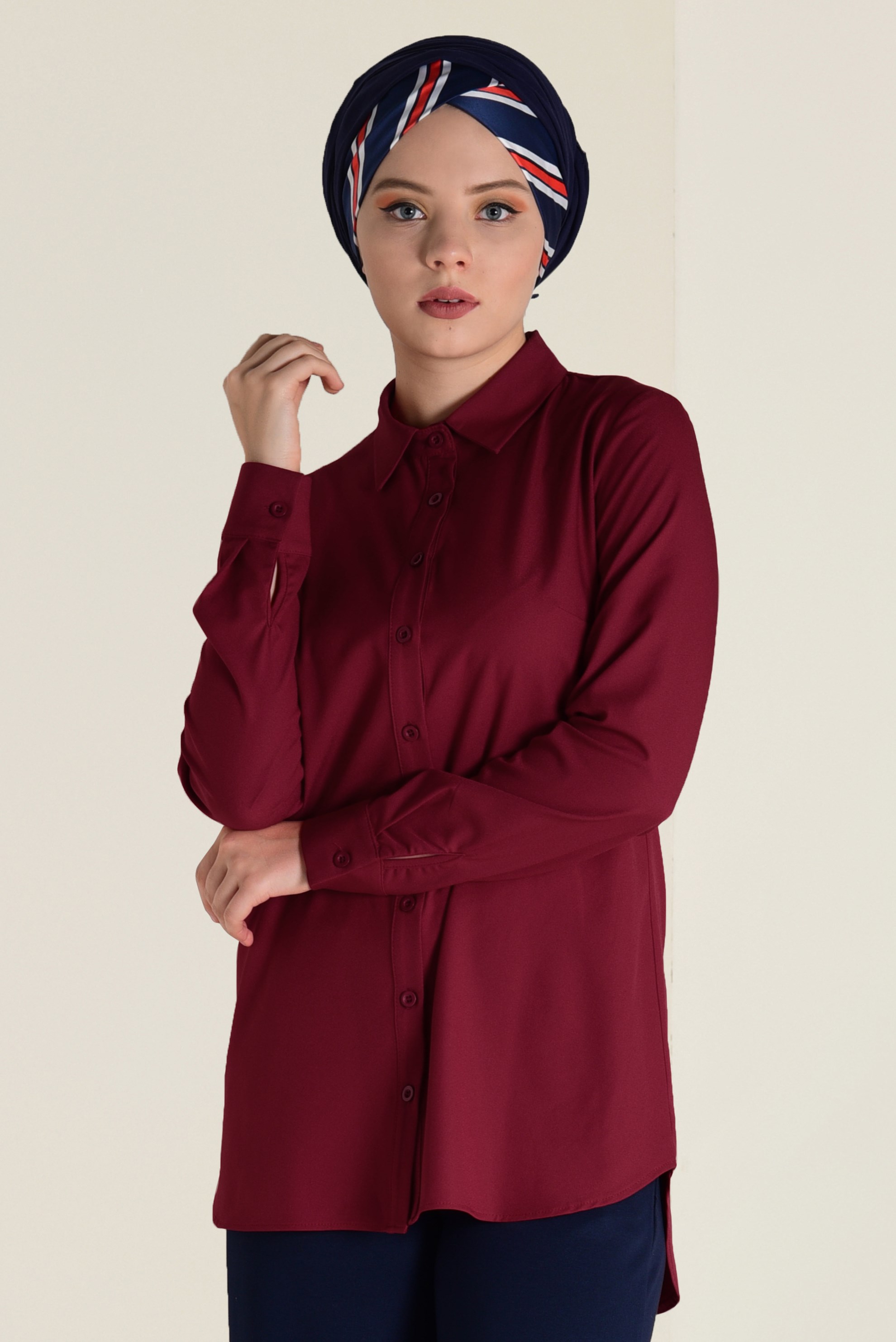 Tesettür giyim KIRMIZI ERKEK YAKA DÜĞMELİ BLUZ 4663