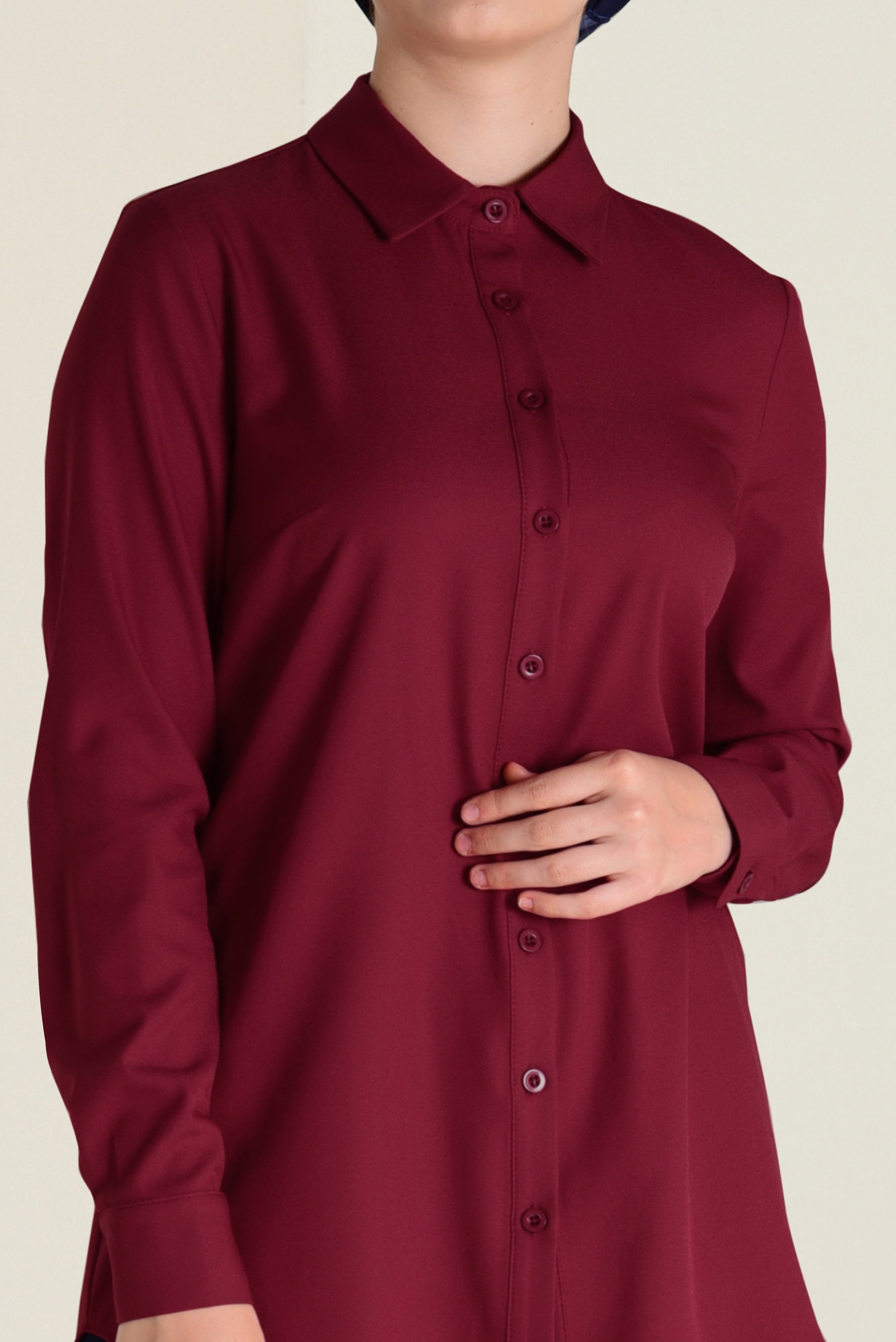 Tesettür giyim KIRMIZI ERKEK YAKA DÜĞMELİ BLUZ 4663