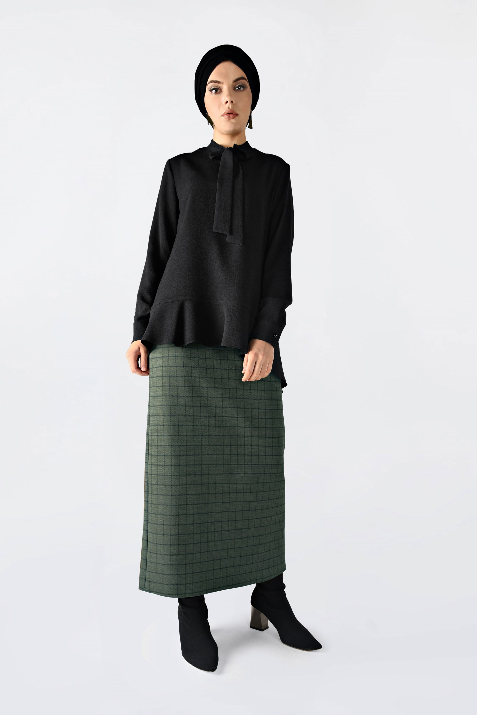 Tesettür giyim SİYAH ETEK UCU FIRFIRLI BLUZ 4743