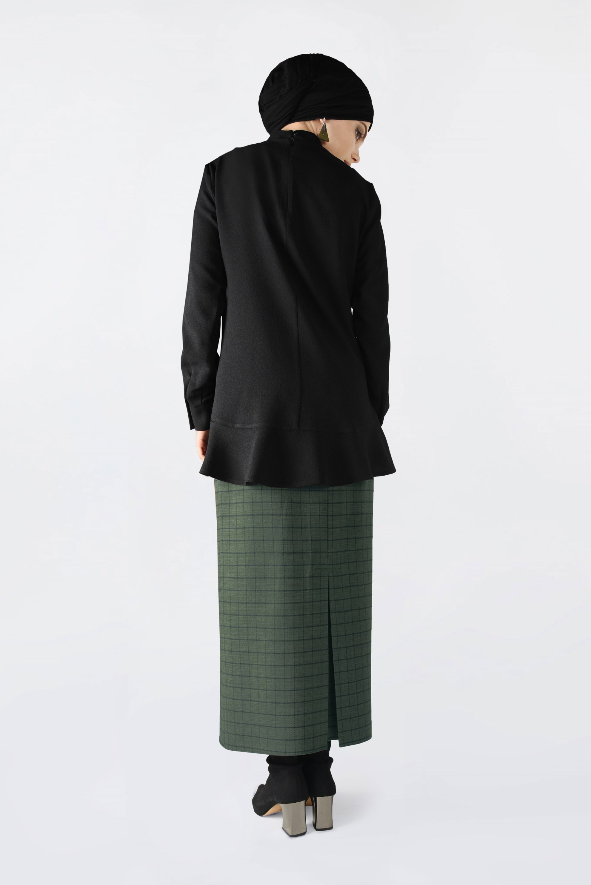 Tesettür giyim SİYAH ETEK UCU FIRFIRLI BLUZ 4743